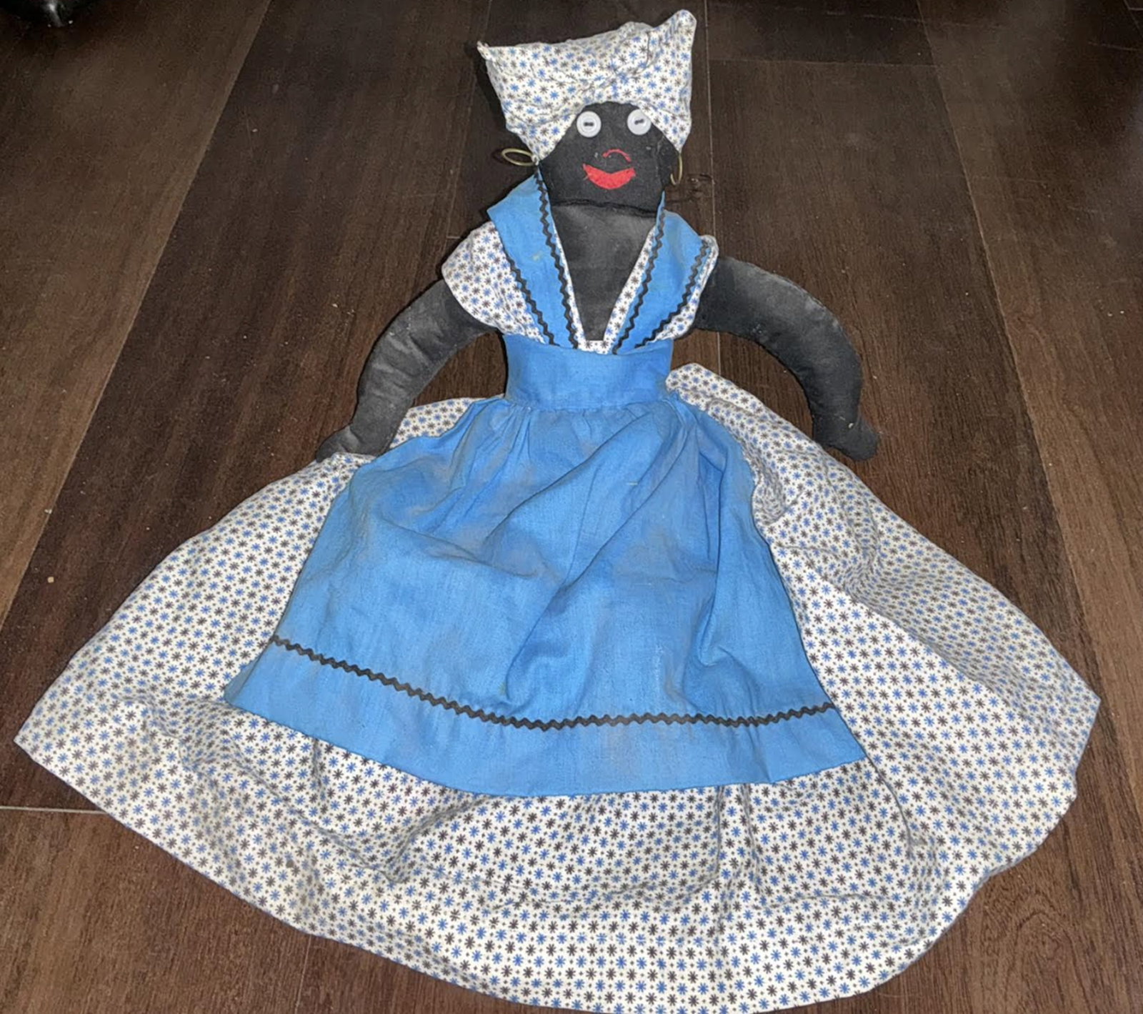 Black Americana Era Cloth Rag Doll: Black Americana Era cloth Rag doll. Measures approx 16.5 inches long with the dress