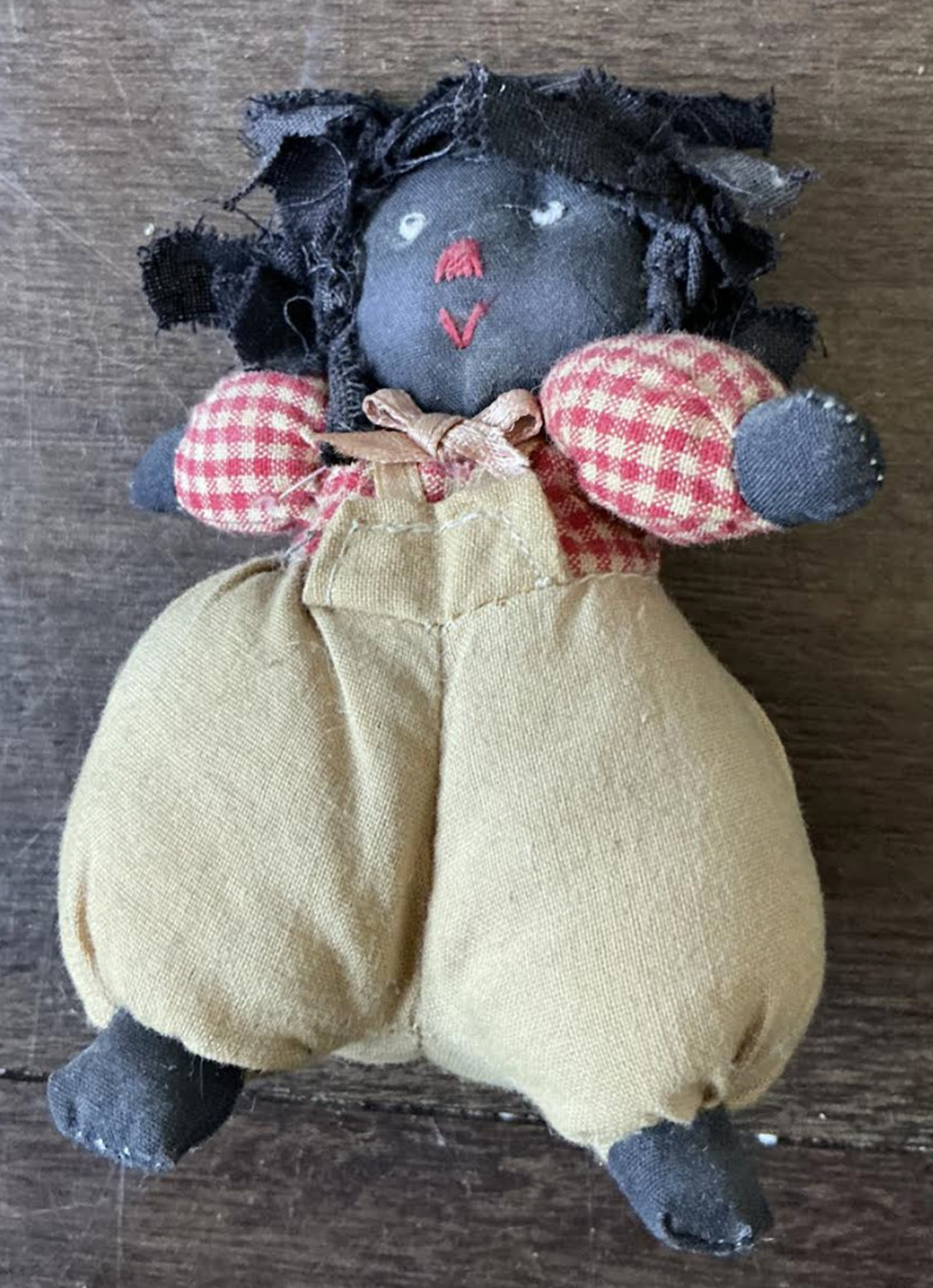 Black Americana Era Cloth Rag Doll: Black Americana Era cloth Rag doll. Measures approx 4 inches long