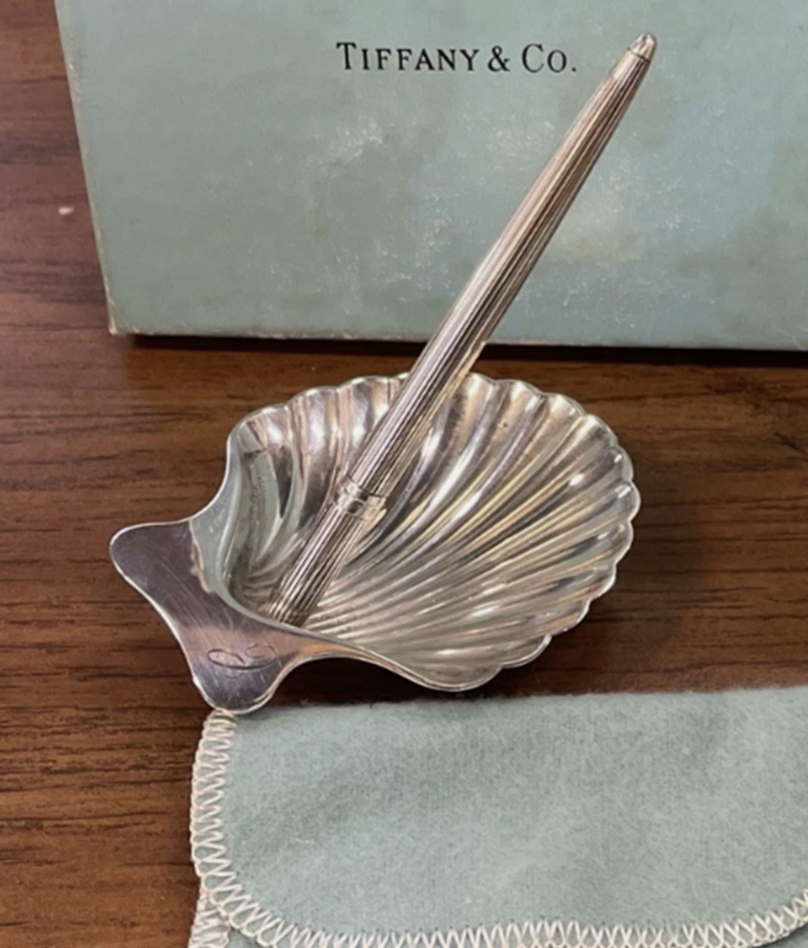 Tiffany & Co Sterling Silver Shell Ballpoint Pen With Stand and Boxes: Tiffany & Co Sterling Silver Shell Ballpoint Pen With Stand and Boxes. Measures ApproxStand Height: approx. 7.2cm (2.83 inches)Stand Width: approx. 6.5cm (2.56 inches)Ballpoint Pen Length: approx. 10c