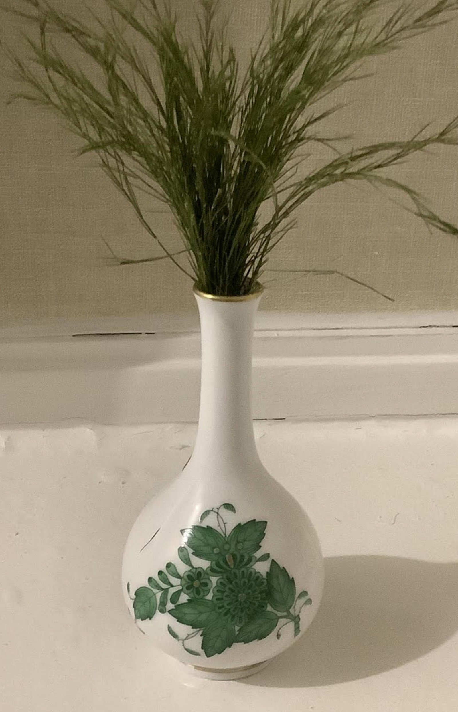 HEREND SIGNED PORCELAIN BUD VASE MADE IN HUNGARY: HEREND SIGNED PORCELAIN BUD VASE MADE IN HUNGARY. Measures approx 3.25 inches tall. No Chips or cracks present.