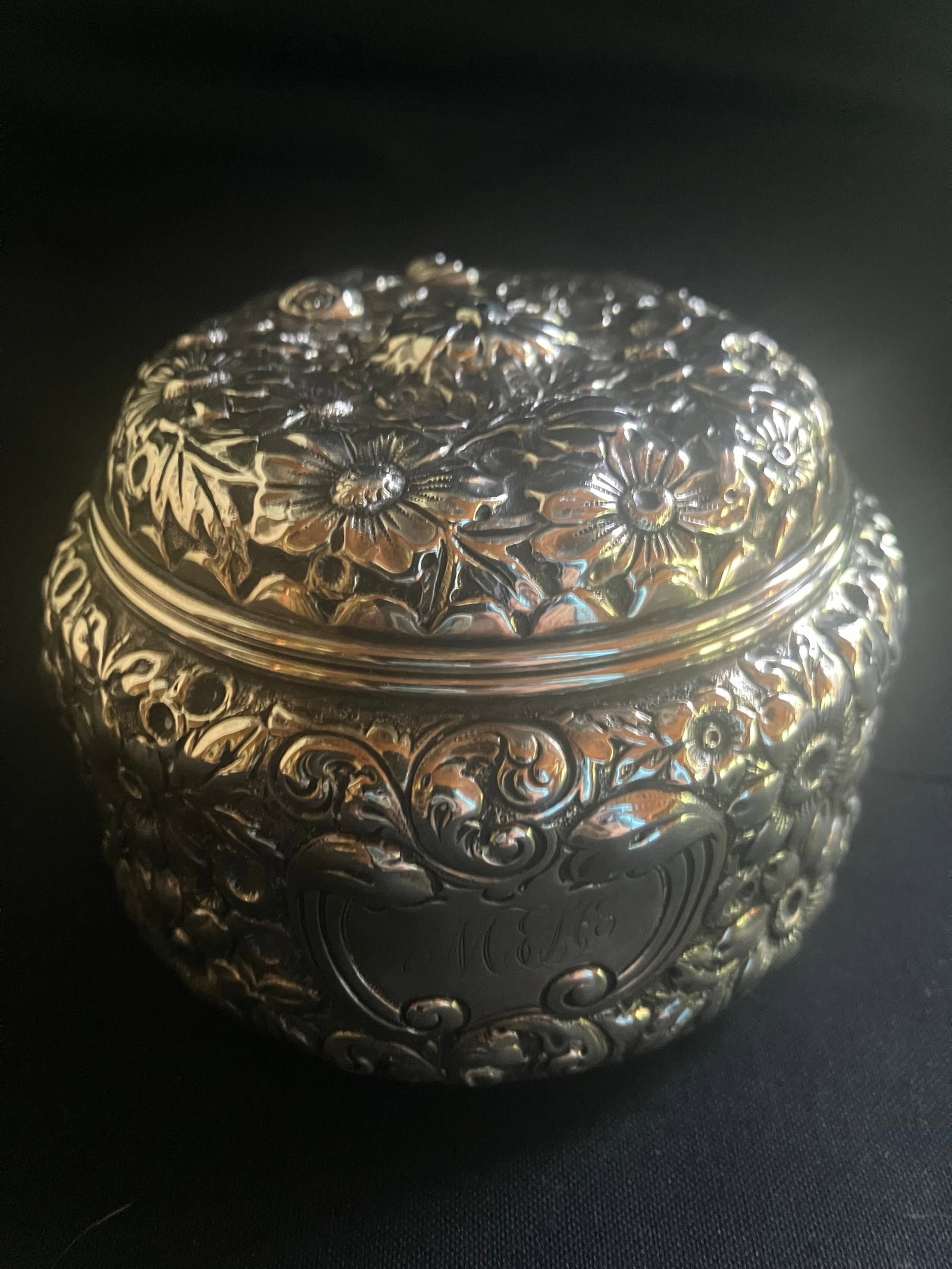 Gorham Sterling Repousse Round Lidded Trinket Box 19th Century: Gorham Sterling Silver repousse silver boudoir lidded round box, 1893. measures approx 3 ¾” diameter X 3”T; 145g. Two small pin holes in the top flower.