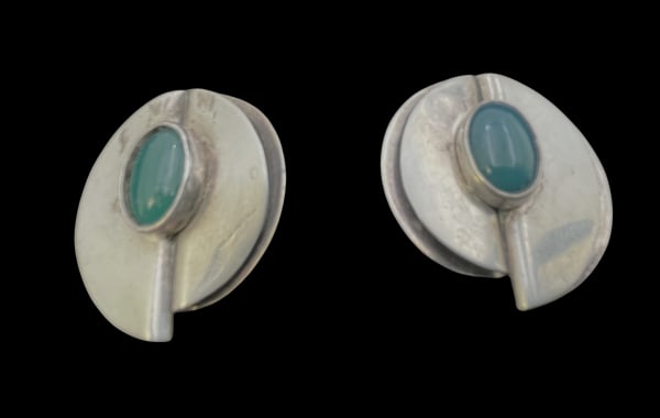 Pair of Mexican Sterling Silver & Green Stone Earrings in Mid-Century Modern Style: Pair of Mexican sterling silver earrings, inlaid with green stones, in Mid-Century Modern style with an elegant, geometric design. They measure 1 1/3'' by 1 1/4'' and bear hallmarks as shown.