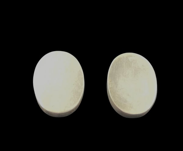 Pair of Mexican Sterling Silver Earrings in Mid-Century Modern Style: Pair of Mexican sterling silver earrings in Mid-Century Modern style, with an elegant and geometric design. They measure 7/8'' by 1/2'' and bear hallmarks as shown.