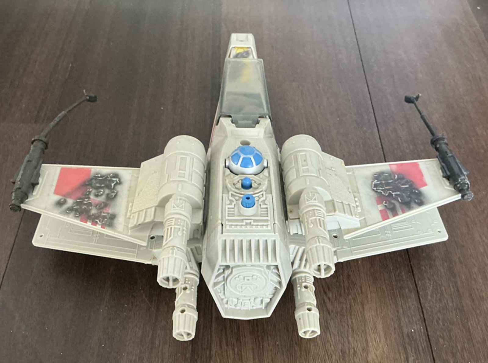 Star Wars Kenner "Battle Damaged" X-Wing Fighter: Star Wars Kenner "Battle Damaged" X-Wing Fighter Measures approx 12 inches wide 13.5 inches long