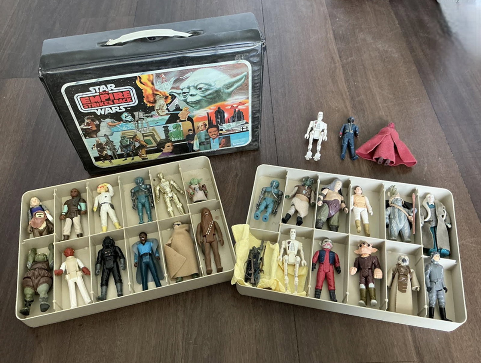 Star Wars Kenner The Empire Strikes Back vinyl action figure carrying case With Figurines 1980 (1 of 3)
