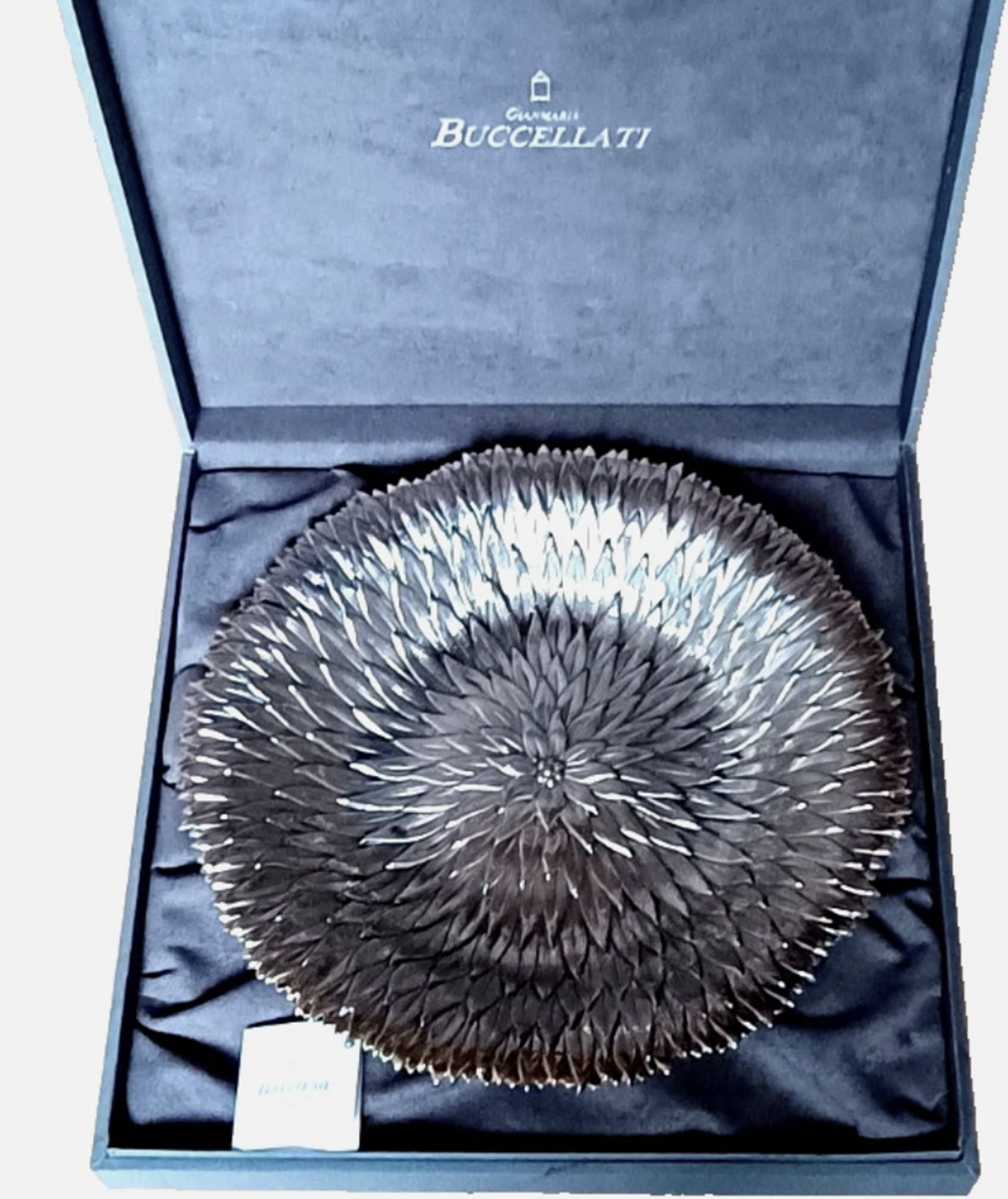 Gianmaria Buccellati Extra Large Centerpiece Bowl Tray With Original Box Made in Italy: Gianmaria Buccellati Extra Large Centerpiece Bowl Tray With Original Box Made in Italy. This is a stunning and large silver bowl made by Buccellati circa 1970 in it's original fitted box.The bowl is r