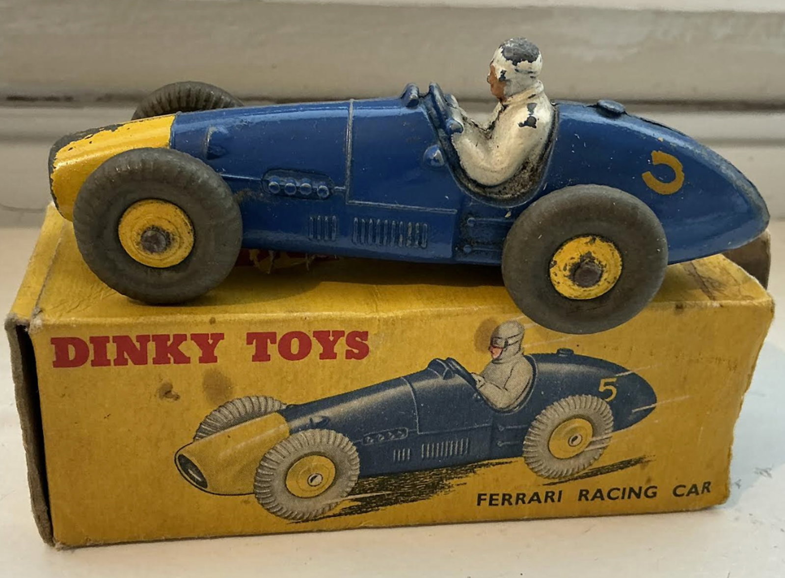 Dinky Toys 234 Ferrari Boxed Vehicle in Original Box (1 of 6)