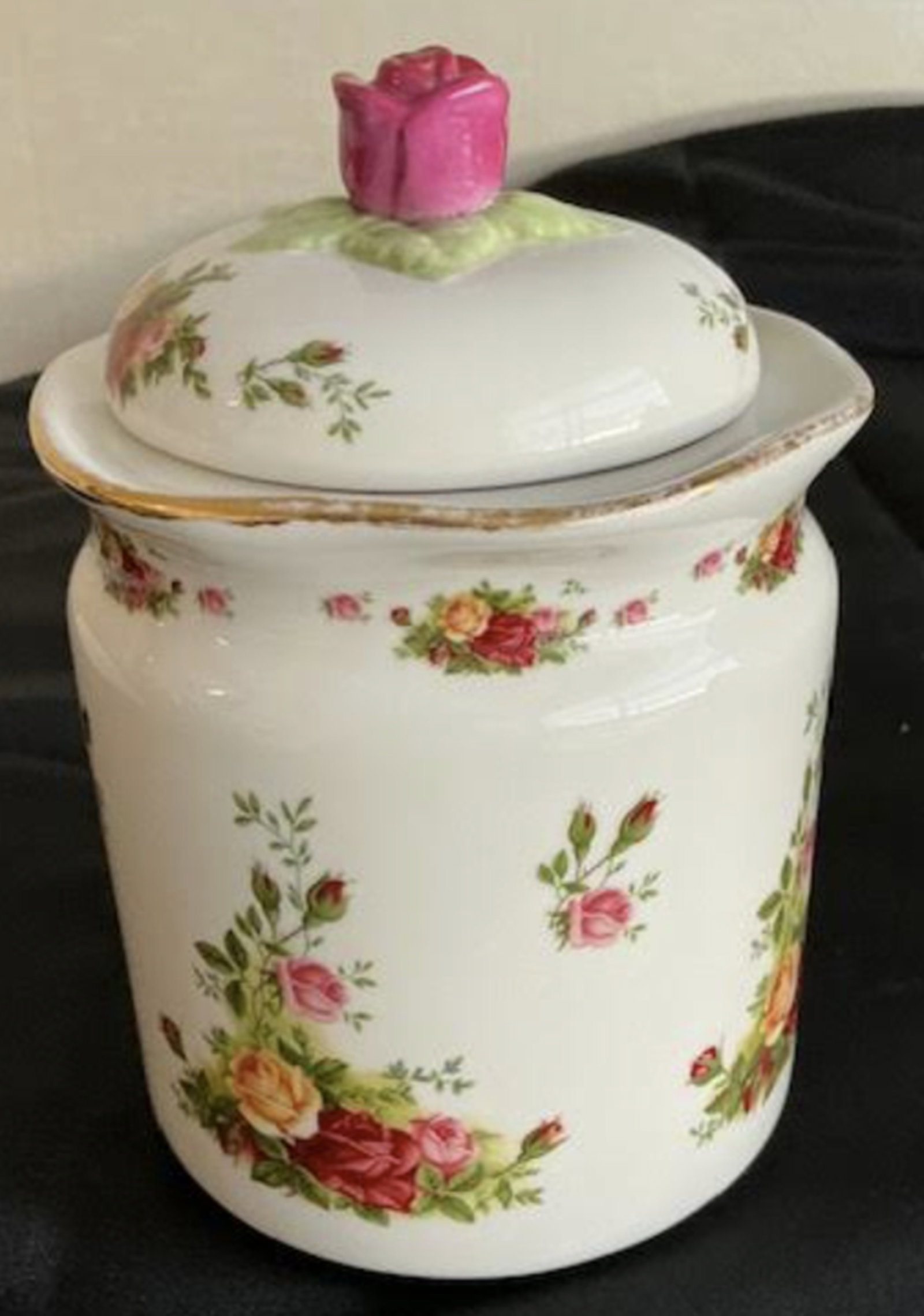 Royal Albert Porcelain Caister: Royal Albert Porcelain Canister Measures approx 6 3/4 inches tall x 4.5 inches wide The lid show a grain crack otherwise great condition
