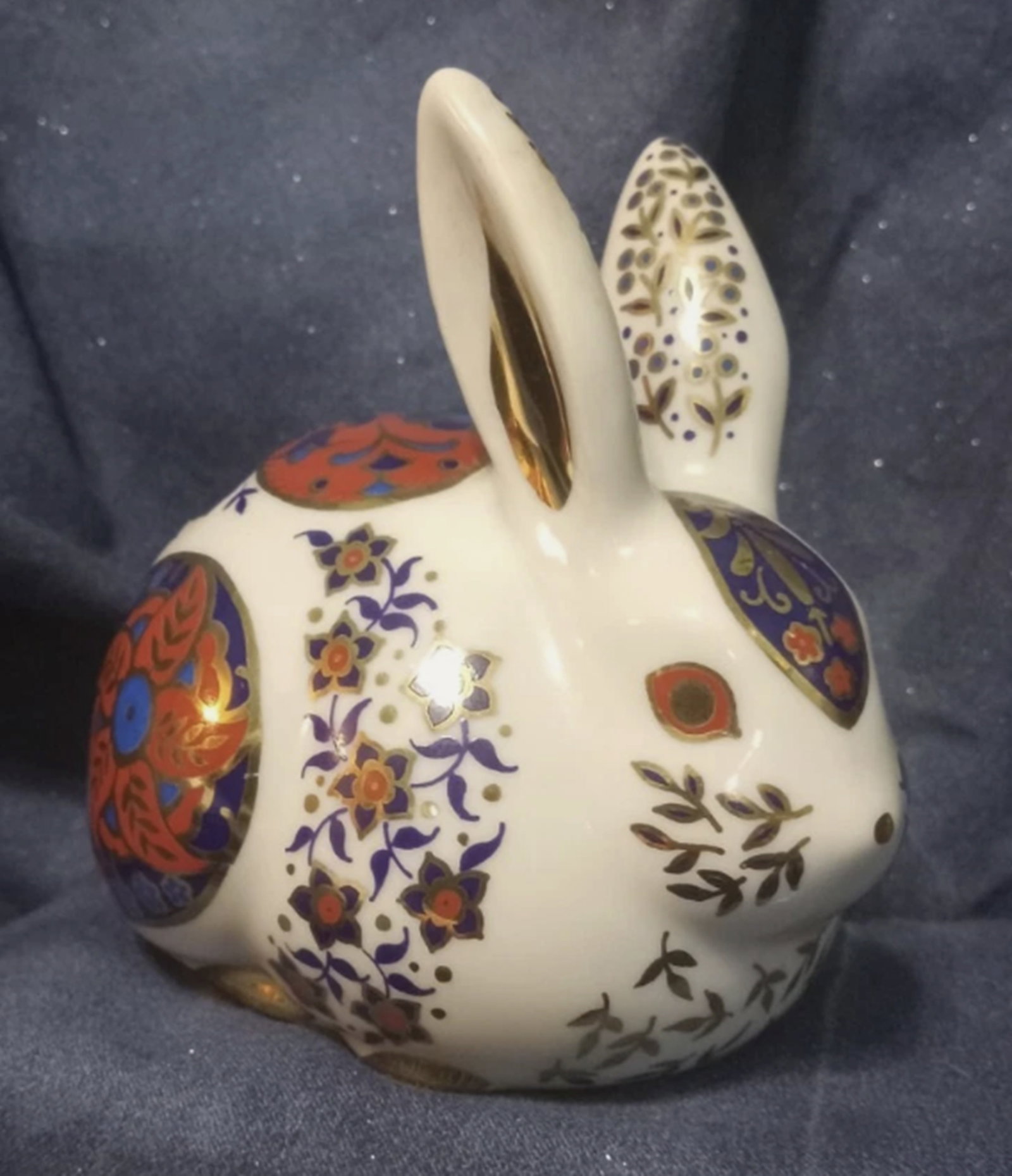 Royal Crown Derby Imari Porcelain Bunny Rabbit Figurine With 22k Gold Accents (1 of 6)