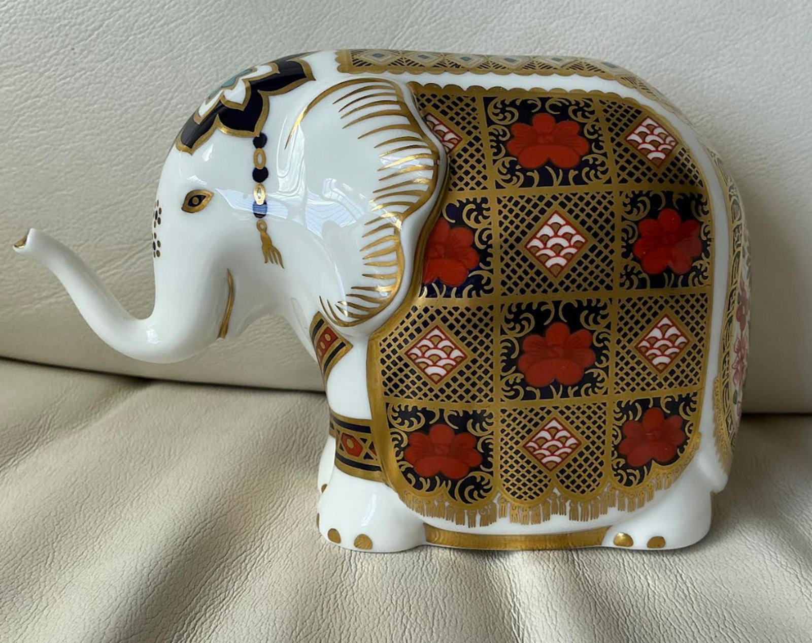 Royal Crown Derby Imari Porcelain Elephant Figurine With 22k Gold Accents (1 of 2)