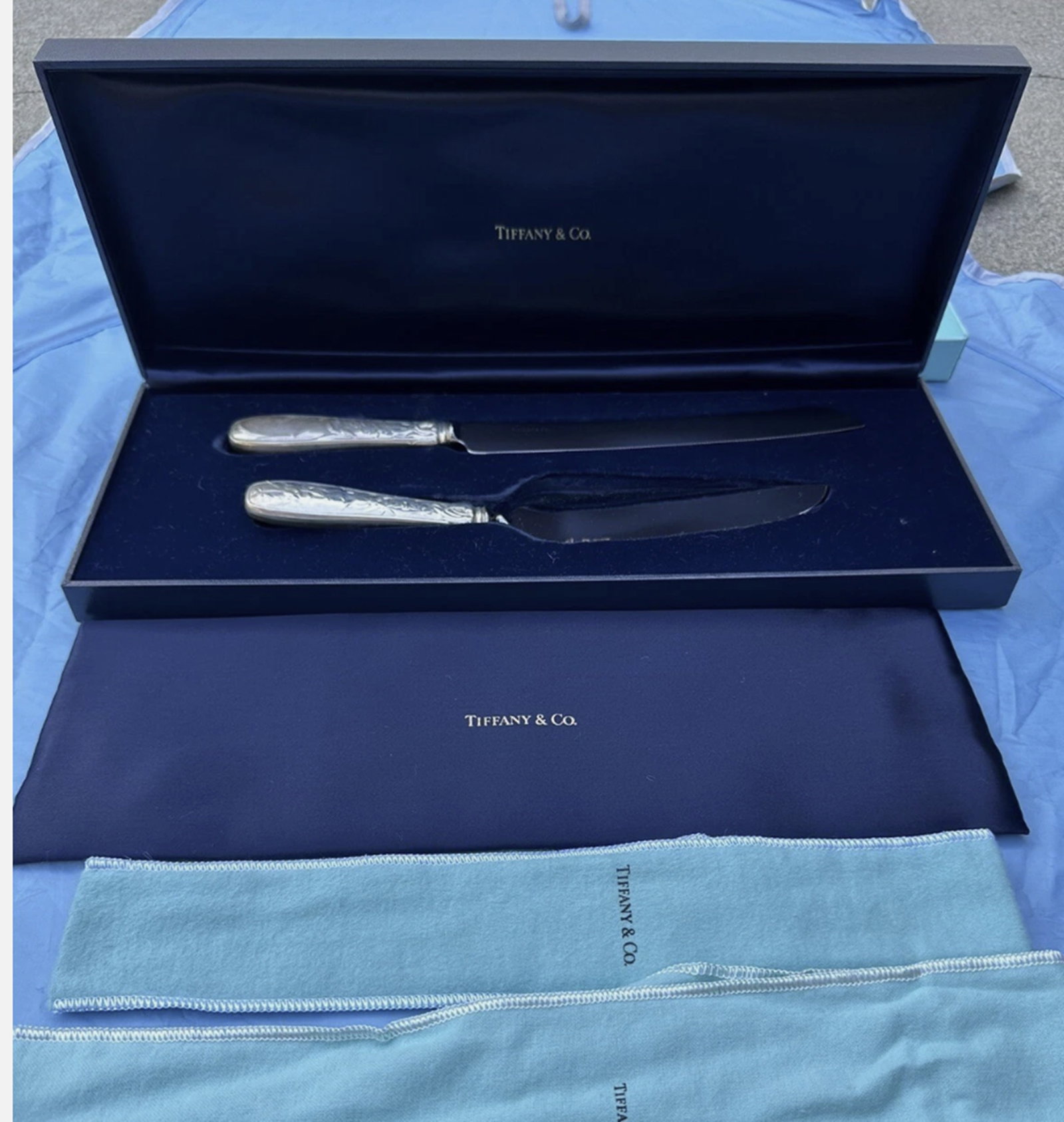 Tiffany & Co Sterling Silver Audubon Wedding Cake Servers in box (1 of 2)