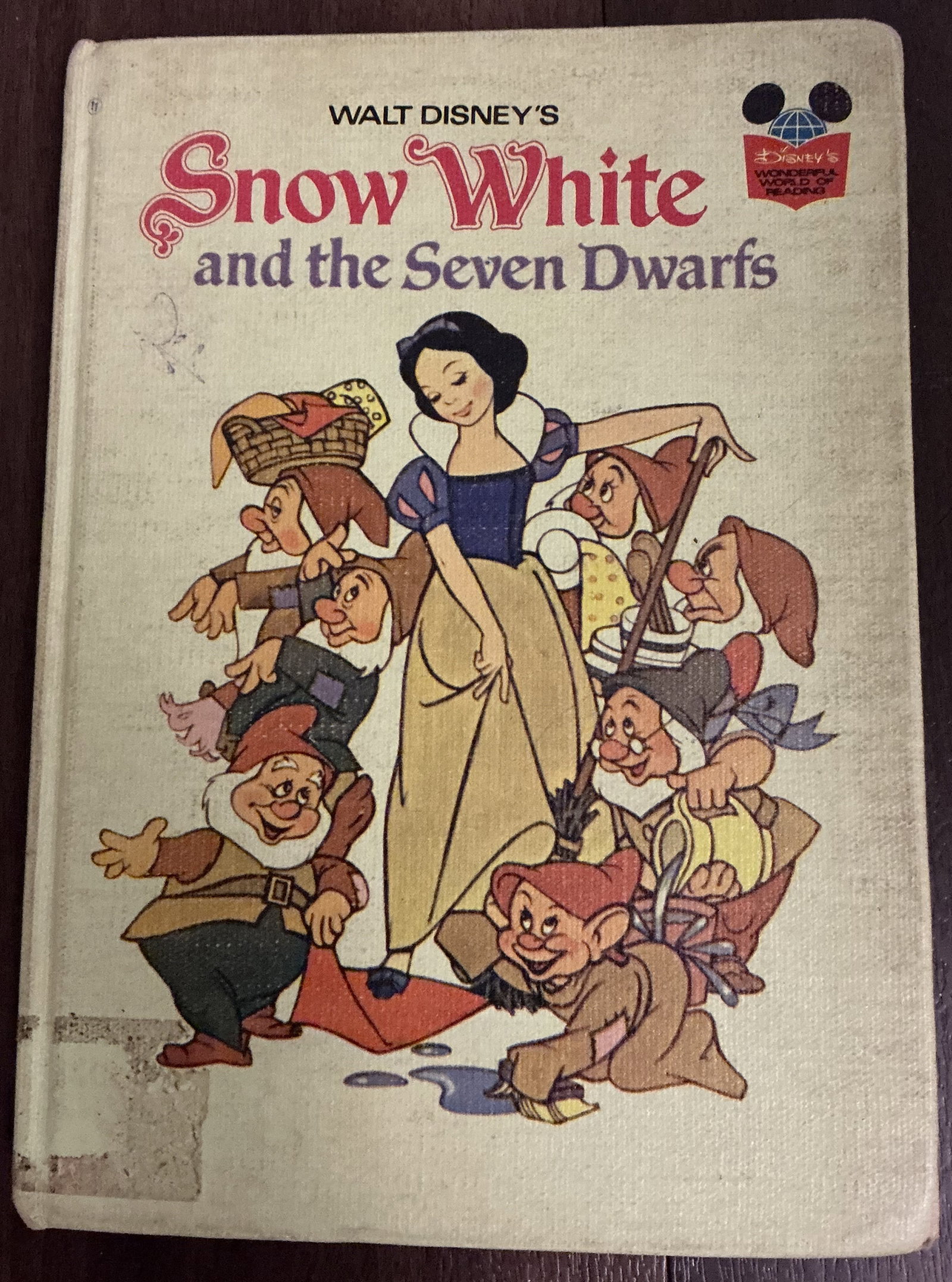 Walt Disney Snow White and the Seven Dwarfs Hard Cover Book 1973: Walt Disney Snow White and the Seven Dwarfs Hard Cover Book 1973 reflects the lasting legacy of one of the most important productions in animation history. Originally released by Walt Disney in 1937
