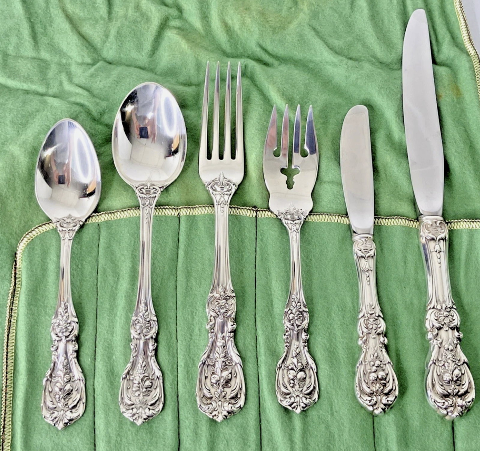Reed & Barton Sterling Silver Flatware Francis 6pc Setting With Cloth and Pouch: Reed & Barton Sterling Silver Flatware Francis 6pc Setting With Cloth and Pouch. Reed & Barton Sterling Silver Flatware Francis 6pc Setting With Cloth and Pouch.Total weight included with the knives 3