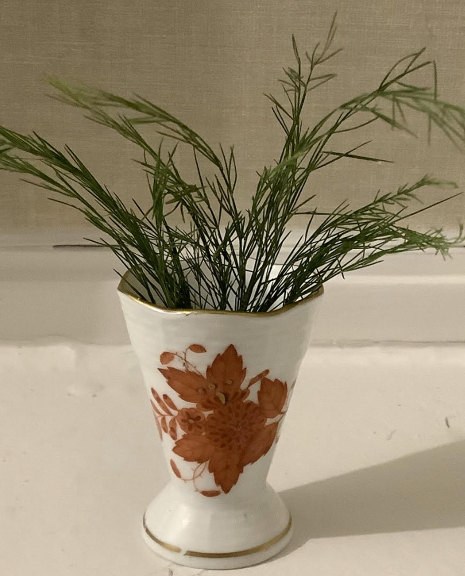 HEREND SIGNED PORCELAIN BUD VASE MADE IN HUNGARY: HEREND SIGNED PORCELAIN BUD VASE MADE IN HUNGARY. Measures approx 2 inches tall. No Chips or cracks present.