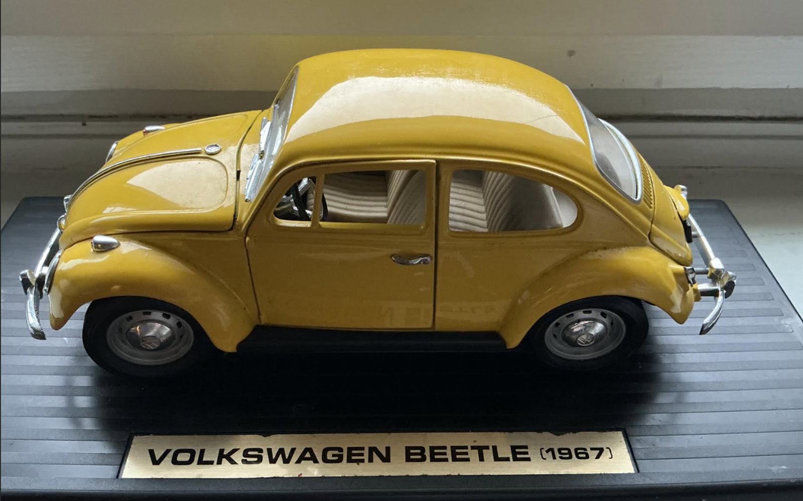 Volkswagen Beetle Vehicle Model on Base close to 9 inches (1 of 7)