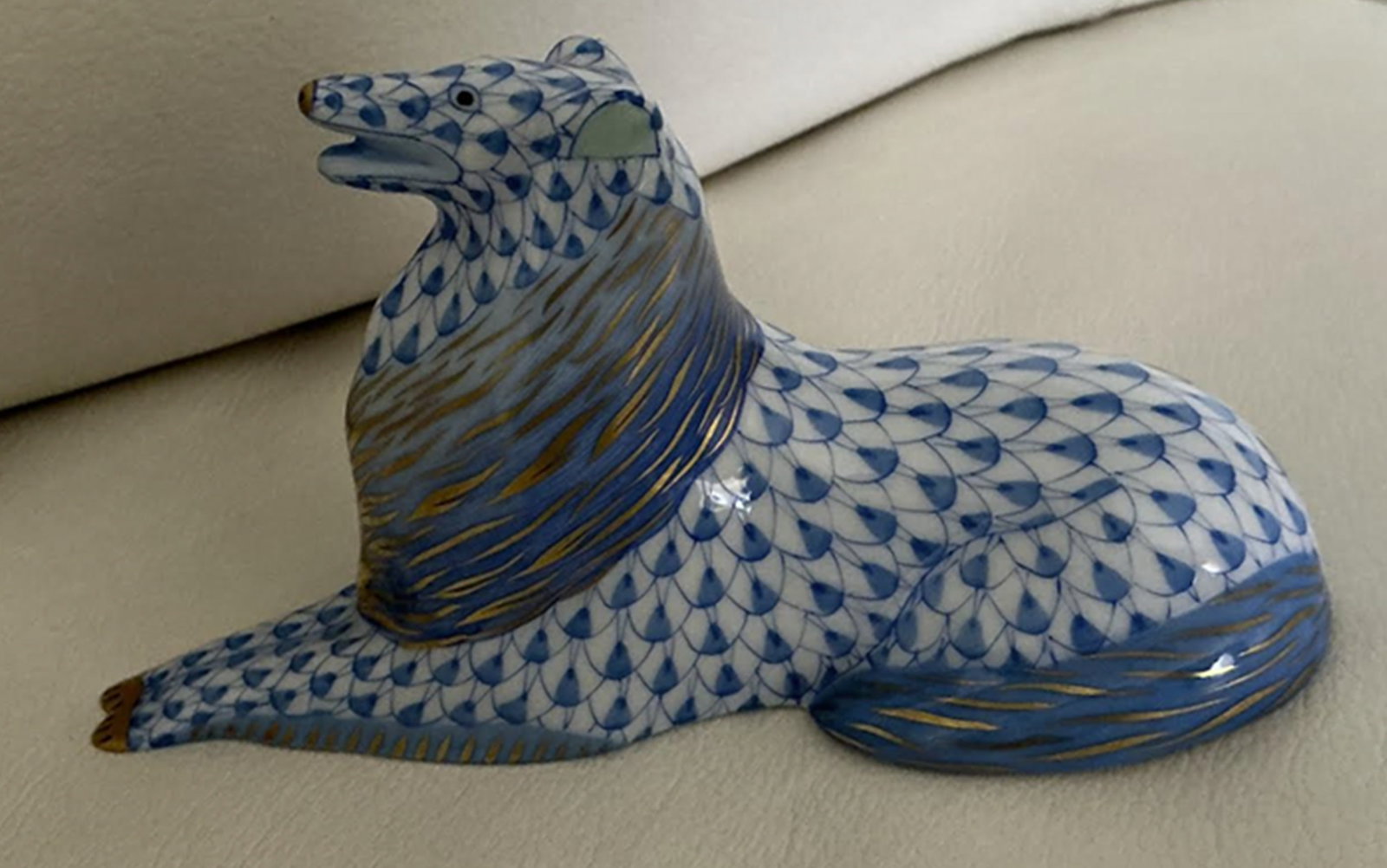 Herend Signed Porcelain Green Fishnet Mouse Figurine with 24k Gold Accents.: Herend Signed Porcelain Green Fishnet Mouse with 24k Gold Accents. Made in Hungary. Measures approx 5 inches long 2.5 inches at its tallest Point No chips or cracks present