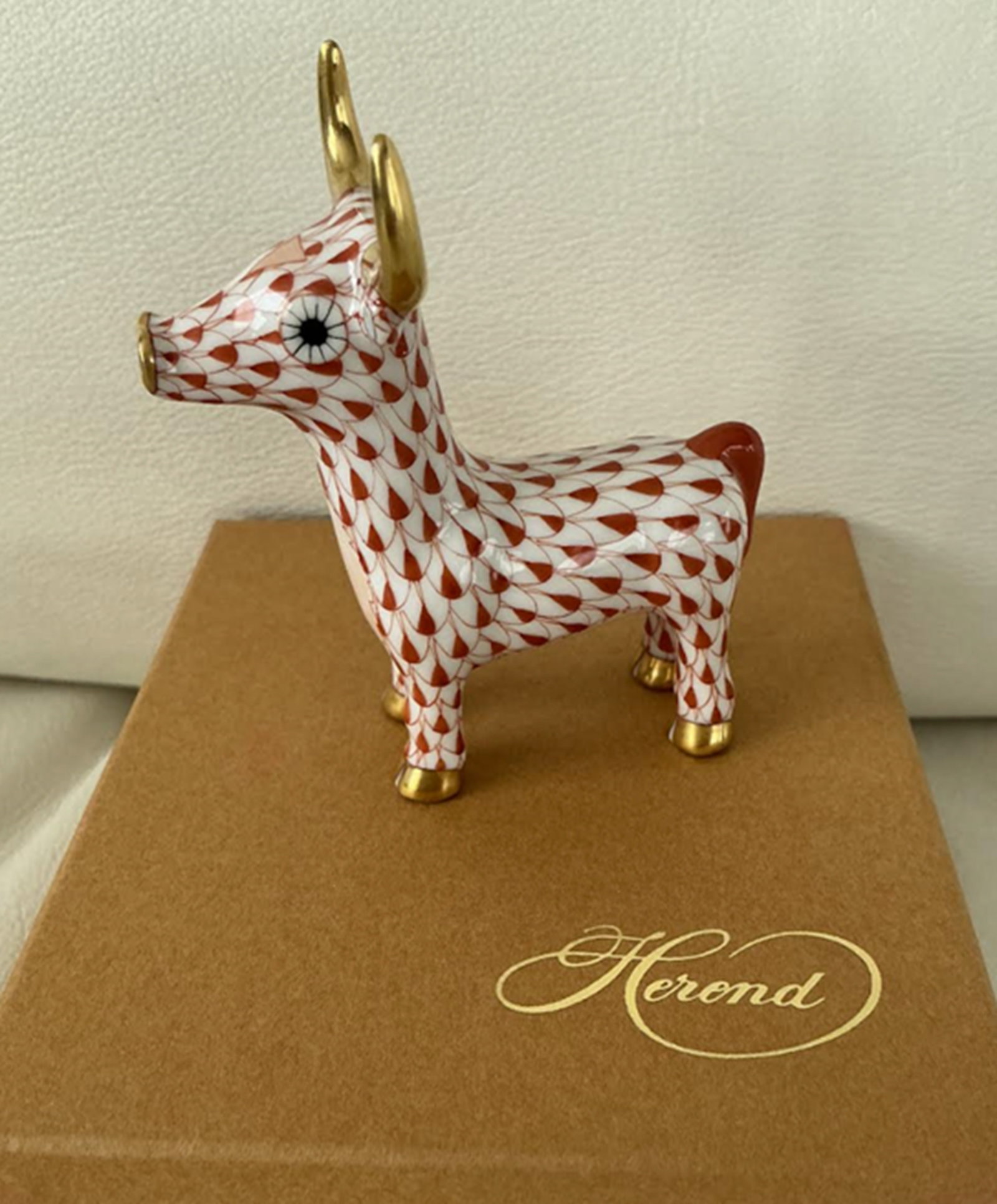 Herend Signed Porcelain Rust Fishnet Calf Figurine with 24k Gold Accents.: Herend Signed Porcelain Rust Fishnet Calf with 24k Gold Accents. Made in Hungary. Measures approx 2.25 inches wide. 2 3/4 inches tall No chips or cracks present