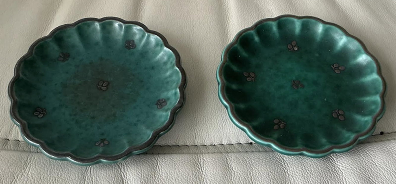 GUSTAVSBERG ARGENTA Pottery collectibles set of 2 Dish Bowls. made in Sweden by Wilhelm Kage: GUSTAVSBERG ARGENTA Pottery collectibles with floral inlayset of 2 Dish Bowls. made in Sweden by Wilhelm Kage. Measures approx 4.25 inches across
