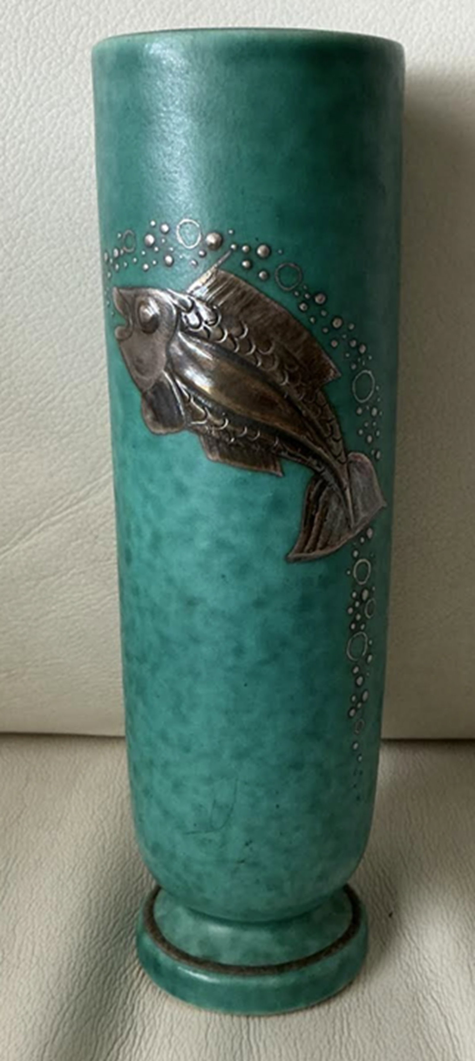GUSTAVSBERG ARGENTA Pottery collectibles Vase.made in Sweden by Wilhelm Kage.: GUSTAVSBERG ARGENTA Pottery collectibles Vase. made in Sweden by Wilhelm Kage. Measures approx 6 tall 1 3/4 wide