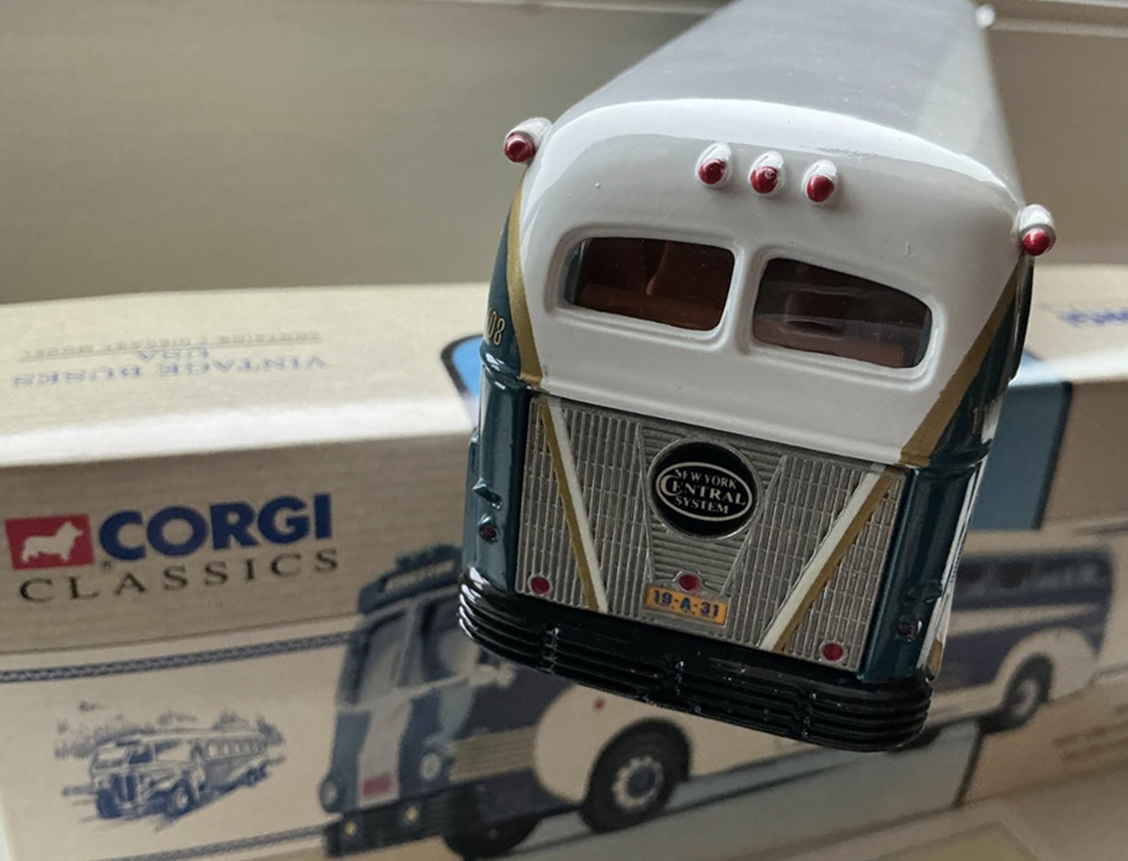 Corgi Bus With Orig Box - 7