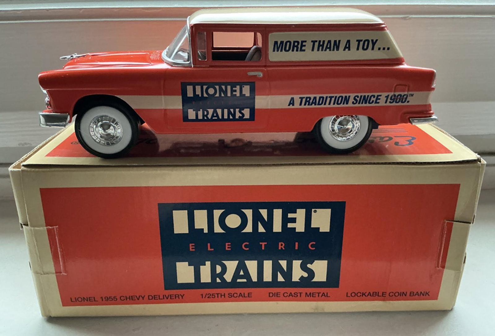 Lionel Trains Vehicle Bank in Orig Box: Lionel Trains Vehicle Bank in Orig Box