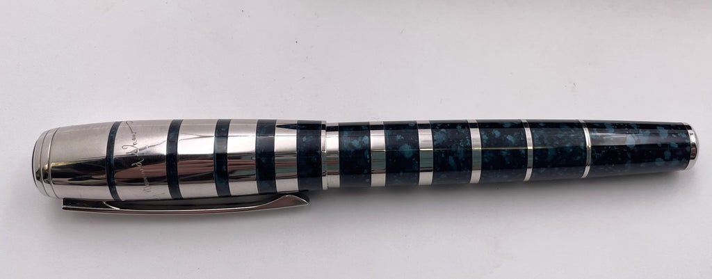 Montblanc George Bernard Shaw Limited Edition Fountain Pen: Montblanc George Bernard Shaw limited edition fountain pen. In excellent condition (probably never used), it is sold in its original box. The silver and marble-like effects on the pen are exquisite. I