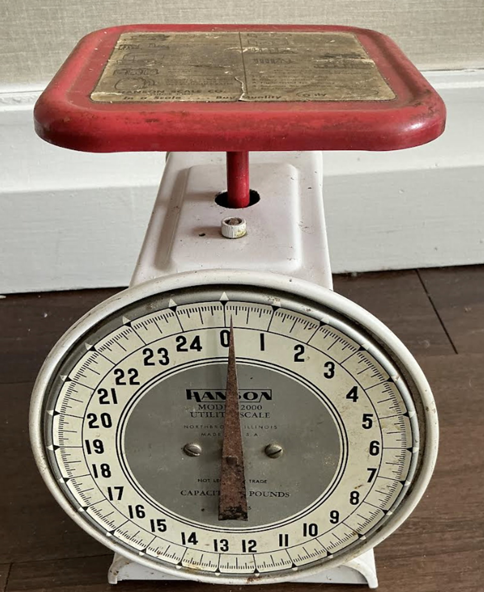 Hanson Model 2000 utility scale, 1950s - 1960s, featuring a white body and a red weighing platform. (1 of 6)