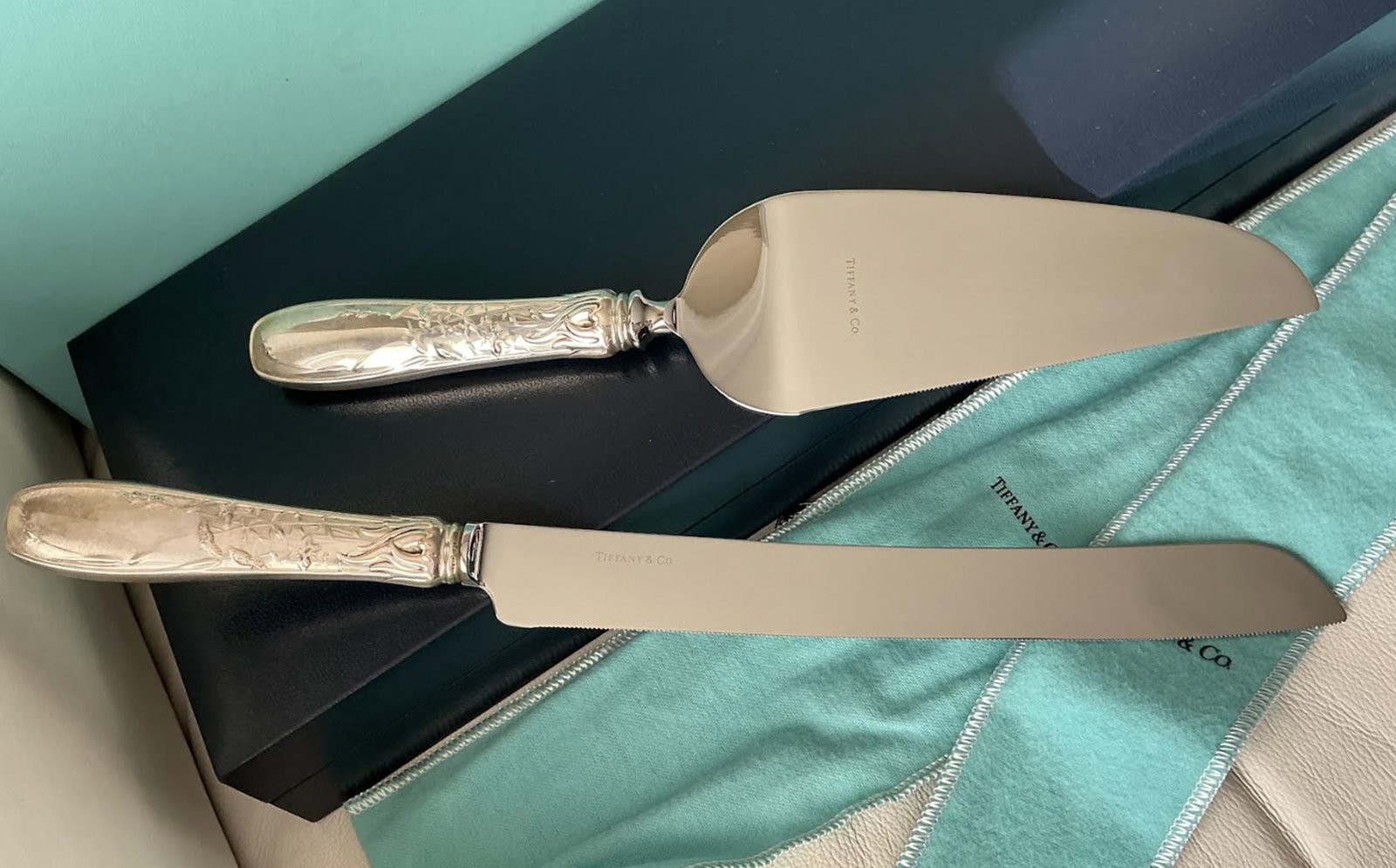 Tiffany & Co Sterling Silver Audubon Wedding Cake Servers in box: Tiffany & Co Sterling Silver Audubon Wedding Cake Servers in box