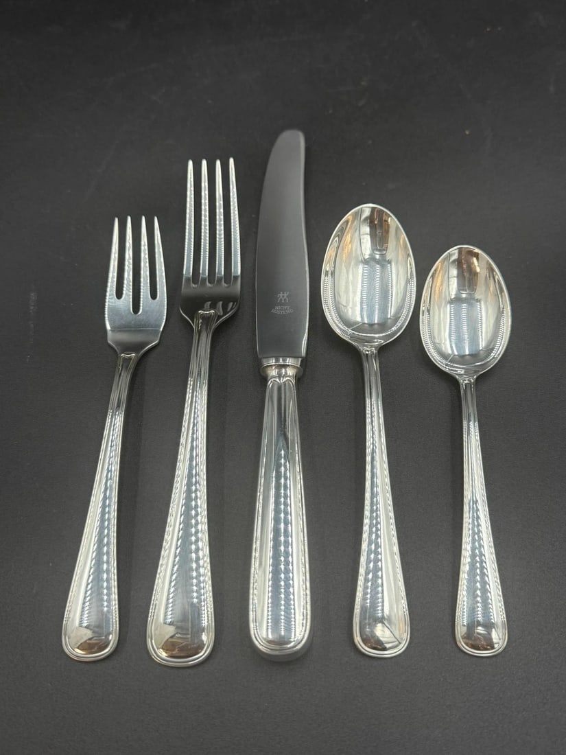 BUCCELLATISTERLING SILVER 5 PC PLACE SETTING NO MONOGRAM MADE IN ITALY: BUCCELLATI ITALY STERLING SILVER 5 PC PLACE SETTING NO MONOGRAM. Sterling Silver 5 Piece Place SettingKnife: 9 1/4 inches long w/stainless bladeFork: 8 inches longSalad Fork 4 tines: 6 3/4 inches