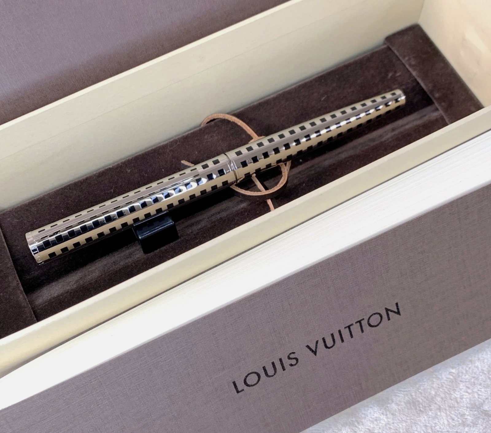 Louis Vuitton Rollerball Pen Jet Rack Silver Black with Case & Papers (1 of 7)