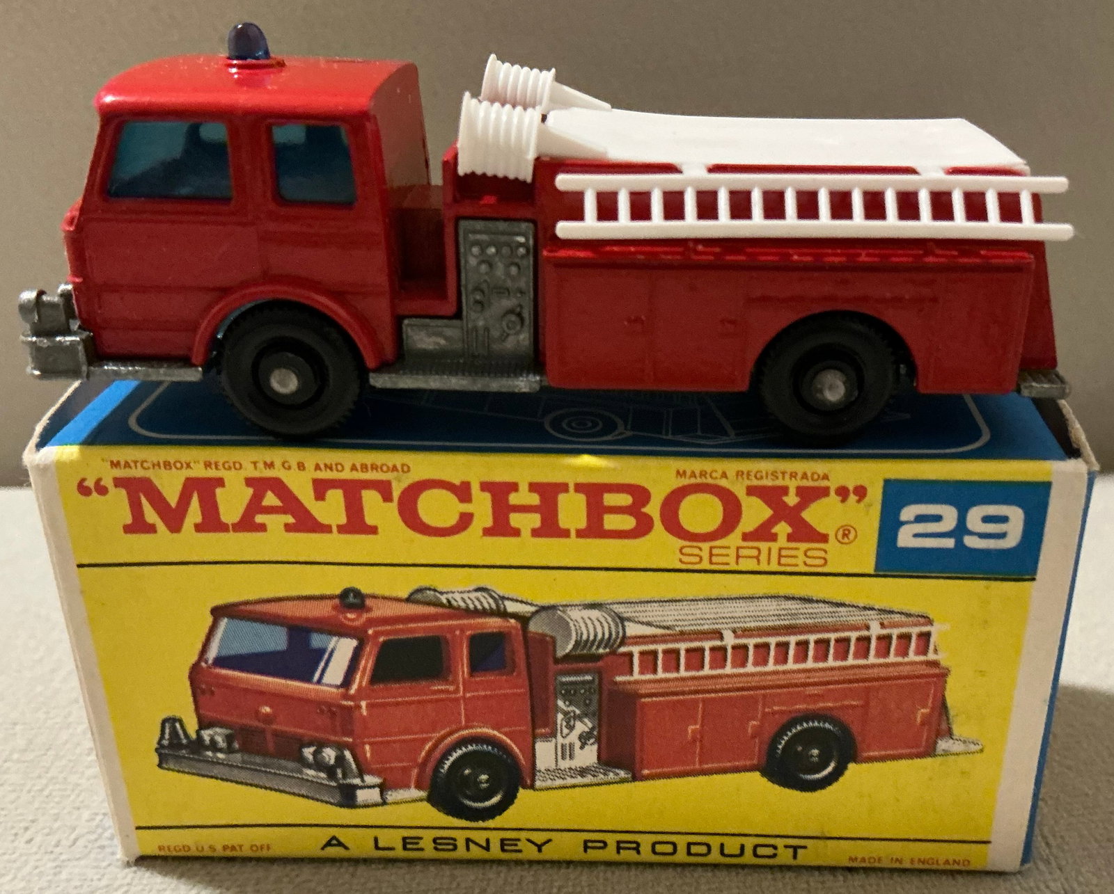 Lesney Matchbox Series No. 29 Fire Pumper Truck With Original Box 1966 Made in England (1 of 5)