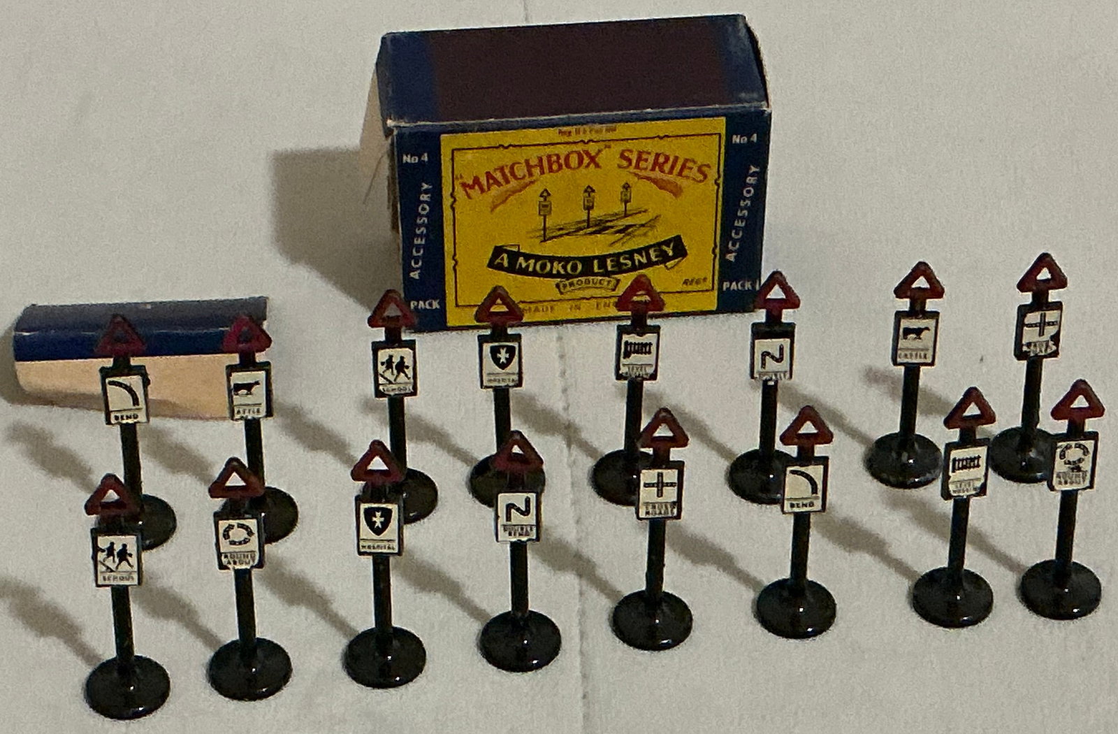 Moko Lesney Matchbox Series No. 4 Road Signs Accessory Pack With Original Box 1960 Made in England (1 of 5)
