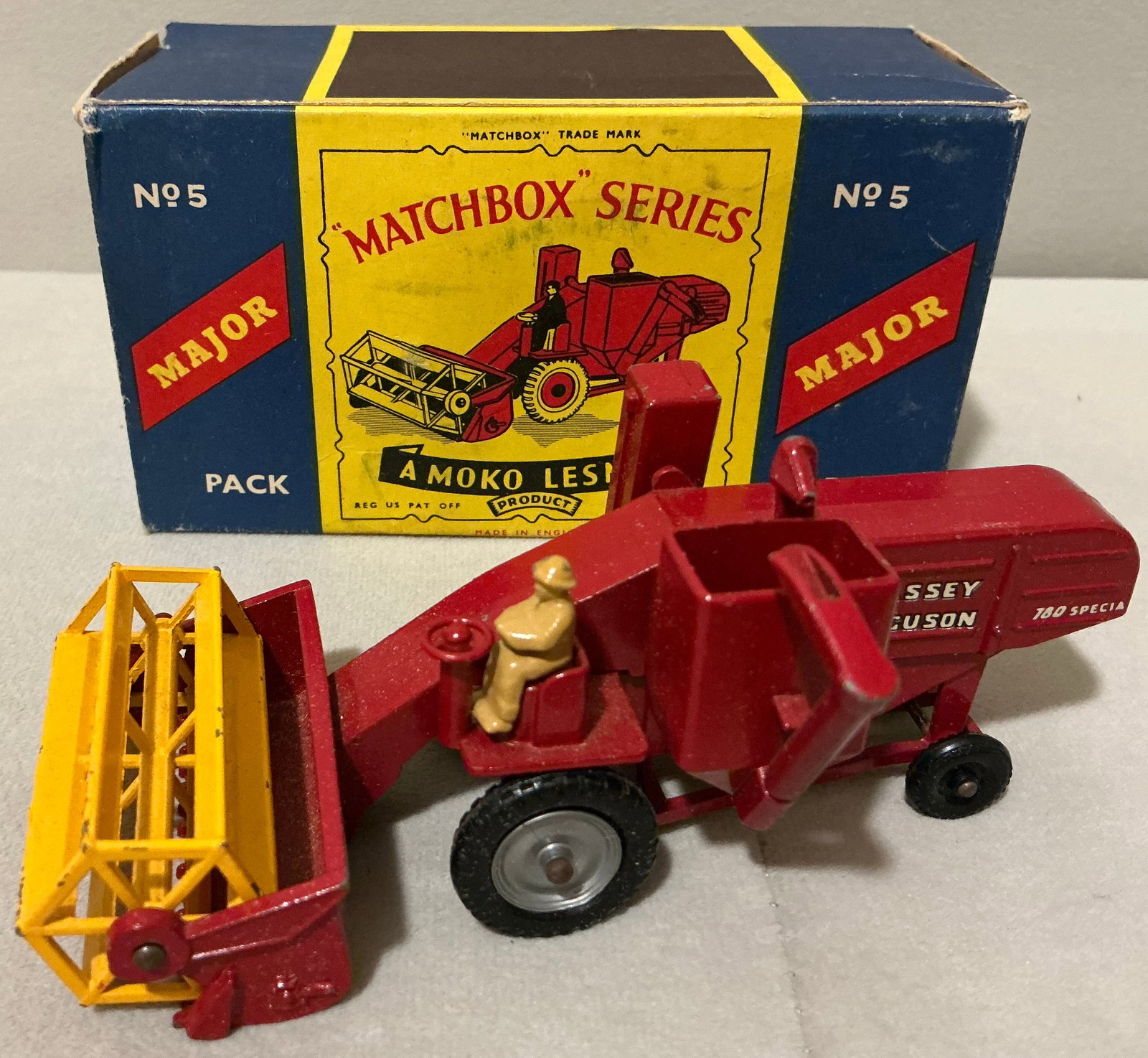 Moko Lesney Matchbox Major Pack No. 5 Massey Ferguson 780 Combine Harvester With Original Box 1959 (1 of 6)