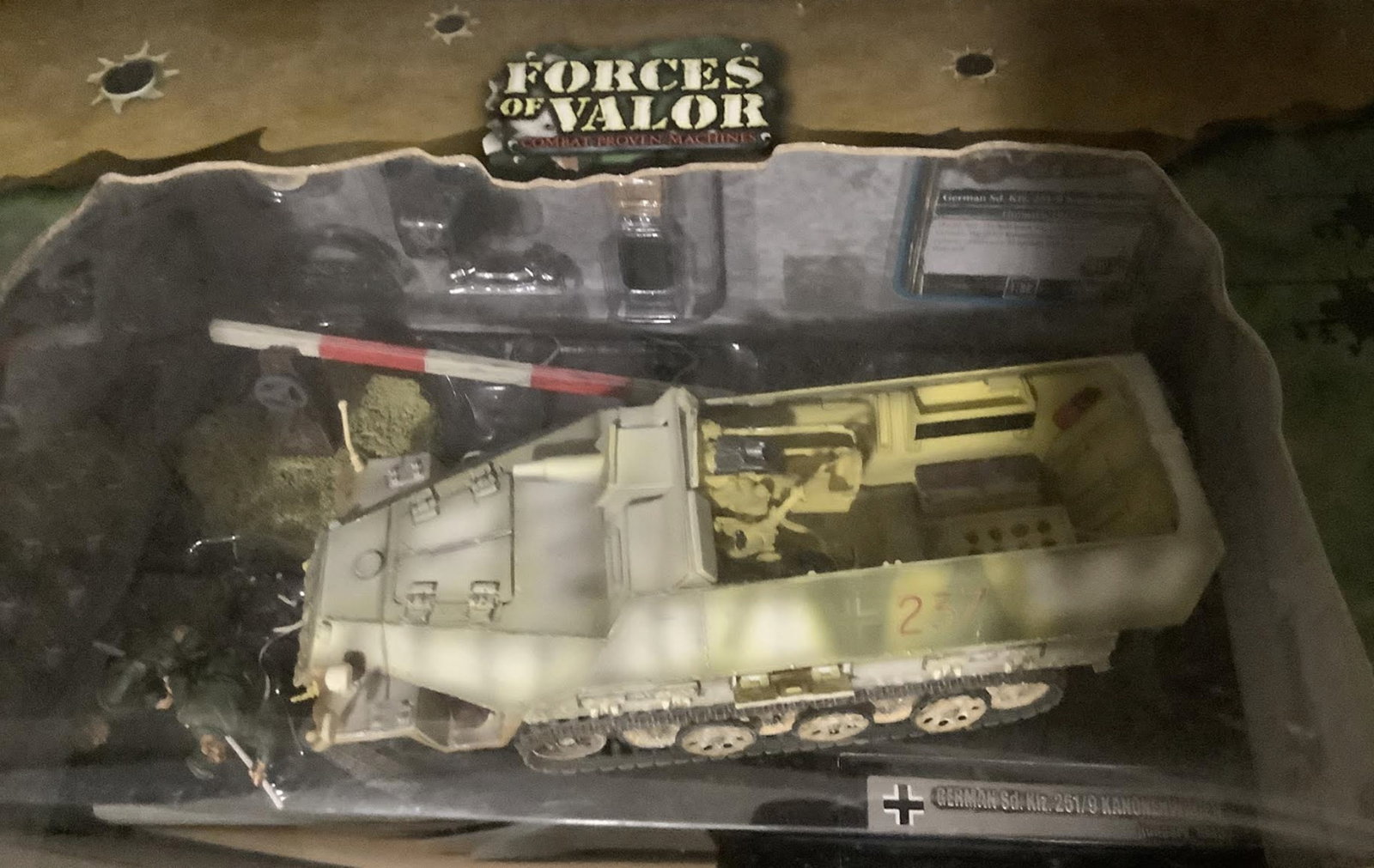 FORCES OF VALOR GERMAN Military Schutzenpanzerwagen Diecast Model IN ORIGINAL BOX With 2 Soldiers: FORCES OF VALOR GERMAN 81510 Schutzenpanzerwagen Diecast ModelGerman Army, #237, Hungary, 1945, With 2 Figurines Soldiers1:32 Scale Length 7.25 inches Hanomag Sd.Kfz.251 Schutzenpanzerwagen REAL