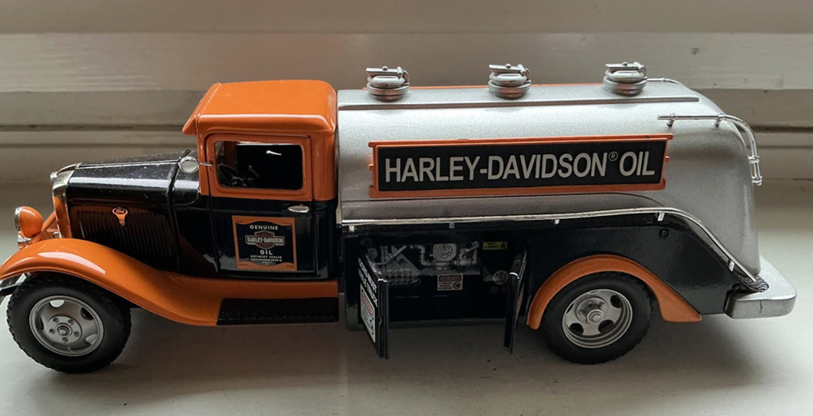 Harley-Davidson 1934 Ford Oil Tanker (1 of 8)