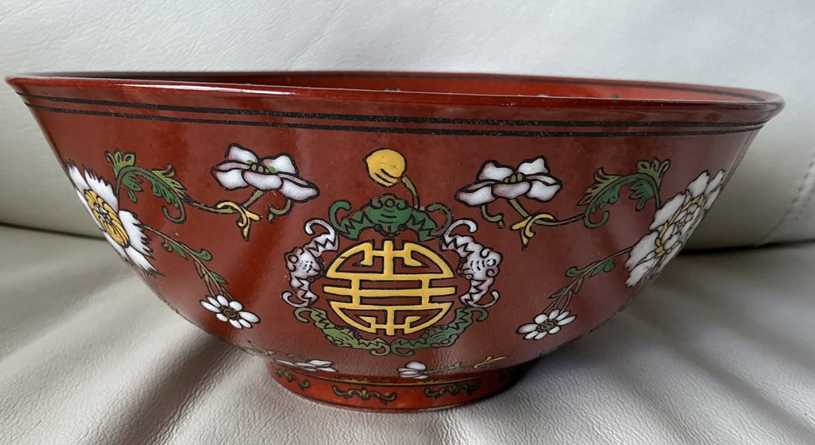 Chinese Famille-Rose style Decorative Bowl: Chinese Famille-Rose style Decorative Bowl