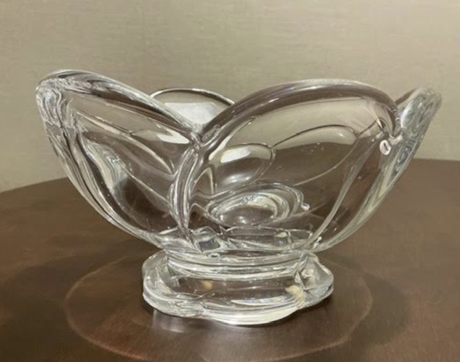 Vannes Crystal Tulip pedaled designed bowl.: Vannes Crystal Tulip pedaled designed bowl. Measures approx 5 inches tall 9.5 inches wide