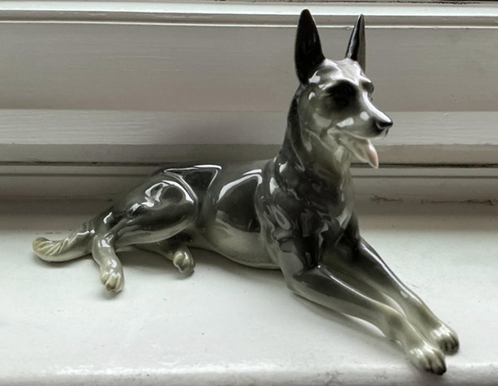 Neutettau Signed Porcelain German Shepard Figurine (1 of 9)