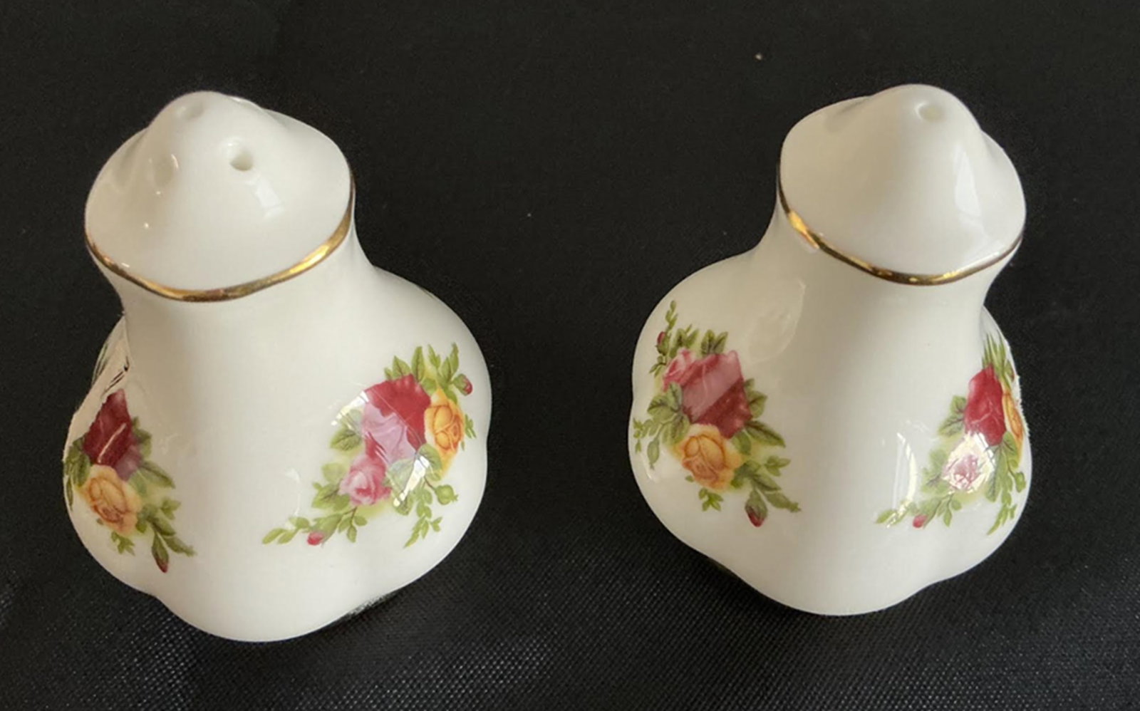 Royal Albert Porcelain Salt and Pepper Shakers: Royal Albert Porcelain Salt and Pepper Shakers