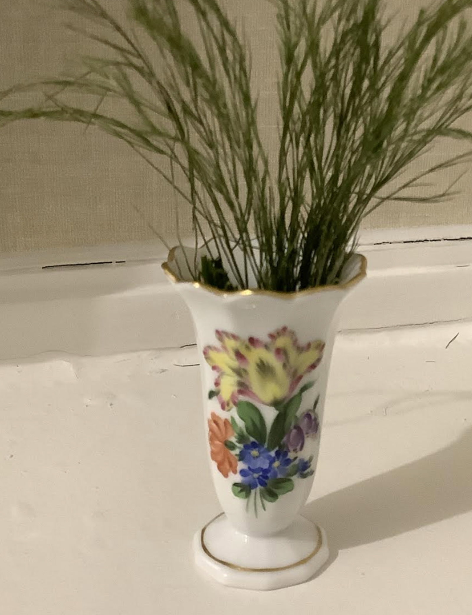 HEREND SIGNED PORCELAIN BUD VASE MADE IN HUNGARY: HEREND SIGNED PORCELAIN BUD VASE MADE IN HUNGARY. Measures approx 2.5 inches tall. No Chips or cracks present.