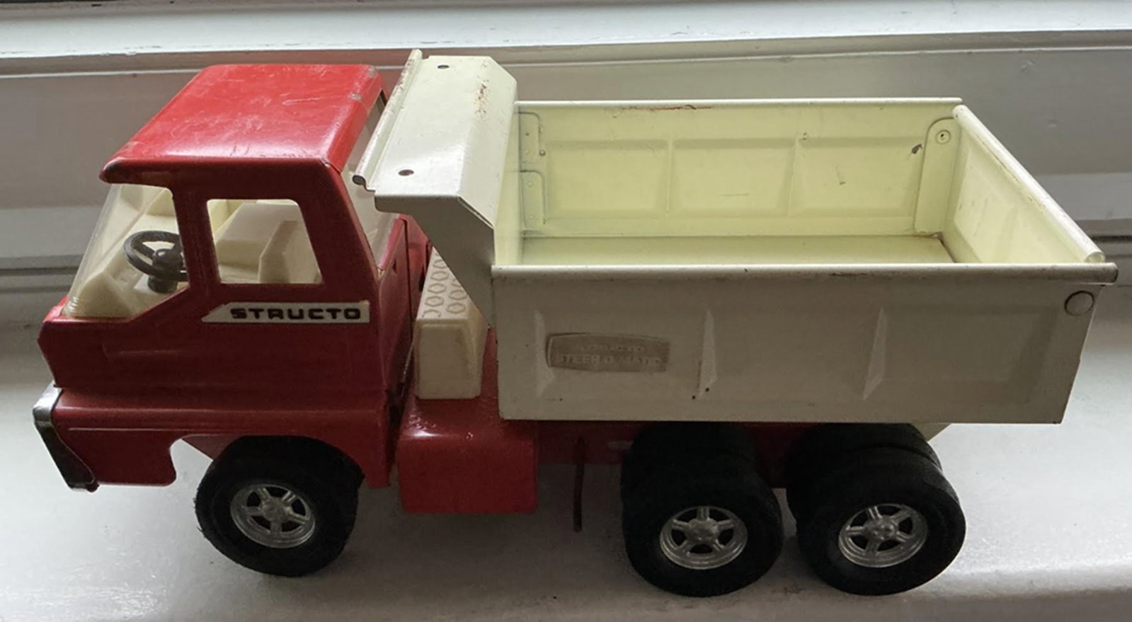 Structo SteelSteer-O-Matic Hydraulic Dump Truck Vehicle (1 of 7)