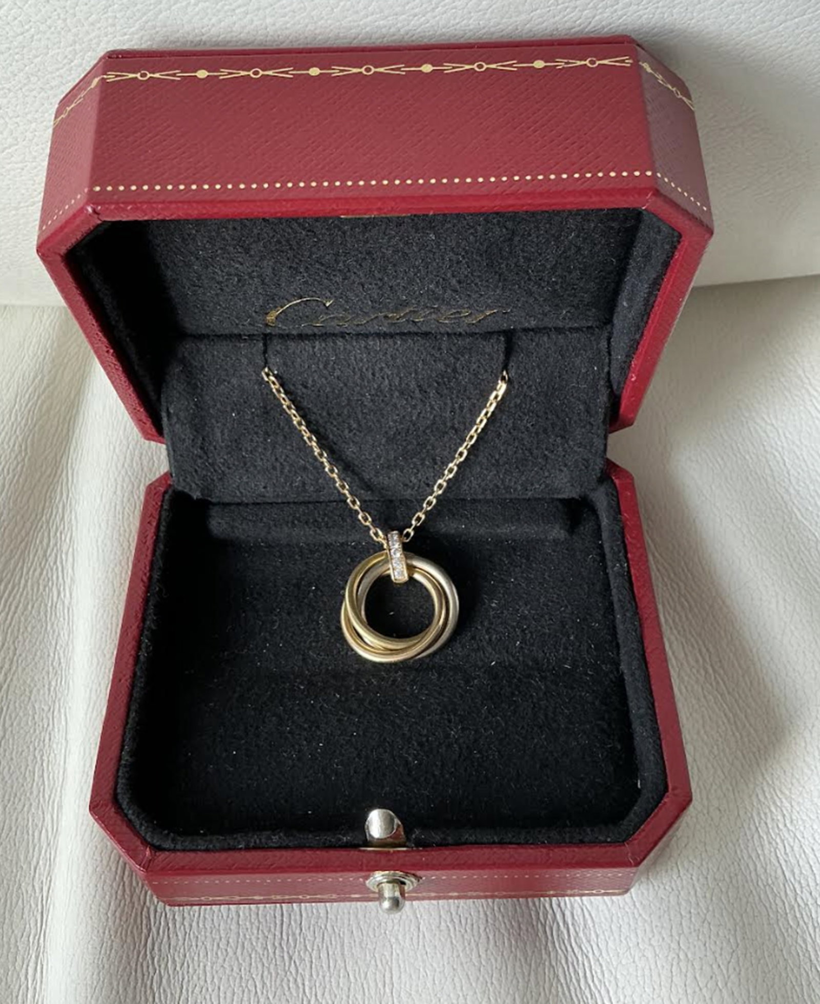Cartier 18k Yellow Gold With Diamonds Trinity Pendant With Chain Tri-color Gold With Pouch: Cartier 18k Yellow Gold With Diamonds Trinity Pendant With Chain Tri-color Gold With Pouch. Product Description:Trinity necklace18K white gold (750/1000)18K rose gold (750/1000)18K yellow gold (750/10