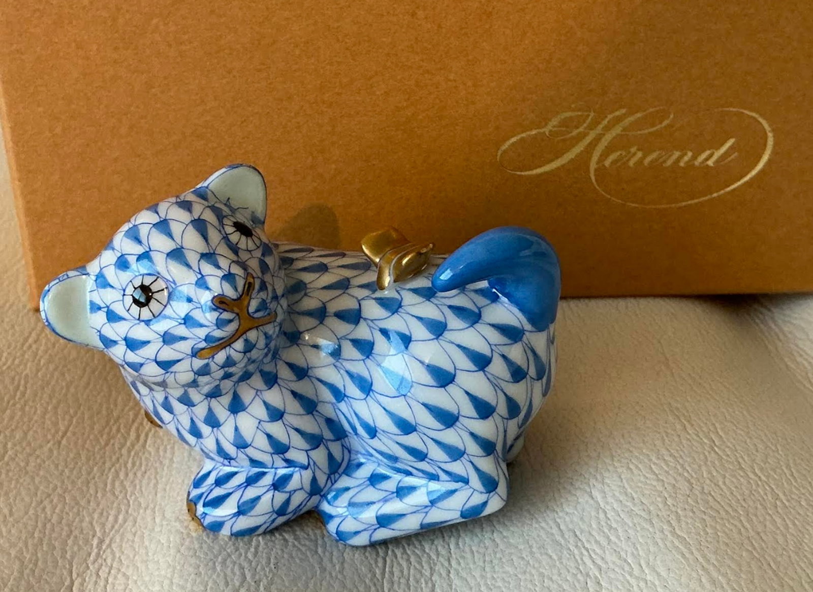 Herend Signed Porcelain Blue Fishnet Cat Figurine with 24k Gold Accents Made in Hungary.: Herend Signed Porcelain Blue Fishnet Cat Figurine with 24k Gold Accents Made in Hungary.. Measures approximately Height: 2.5 inches Length: approx 2.5 inchesNo chips or cracks present