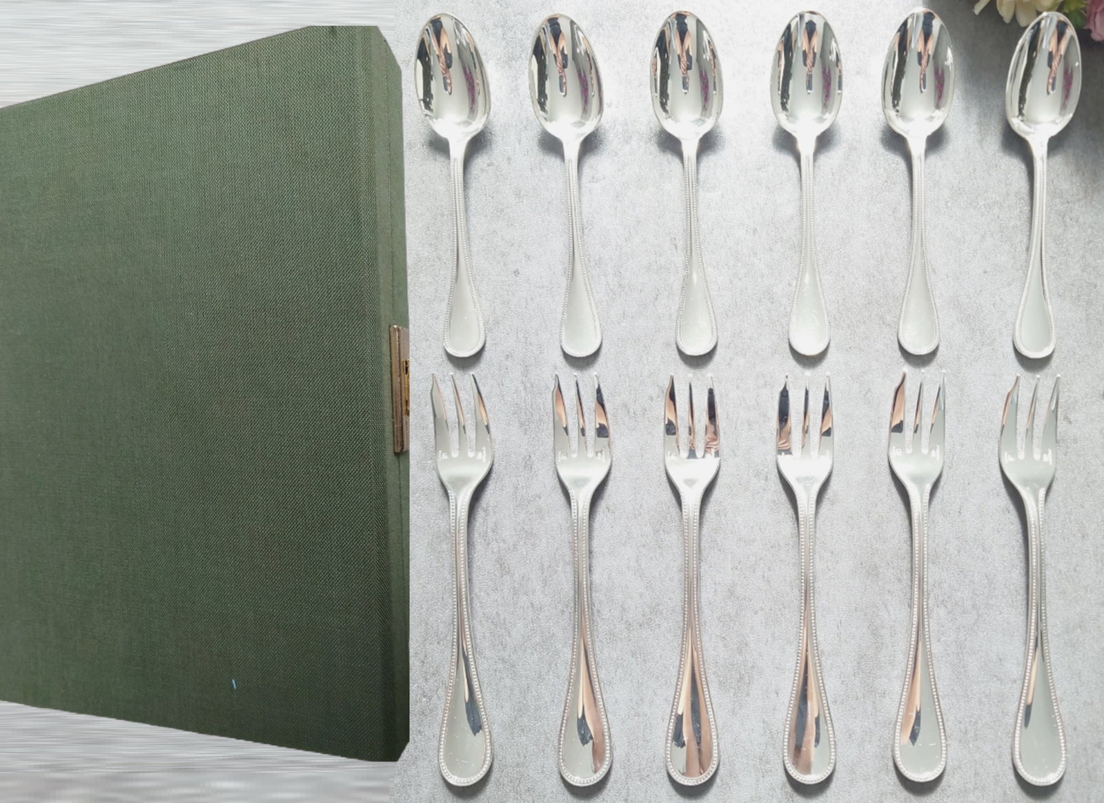 Christofle Perles 6pcs Silverplate Table Knife Fork Spoon Excellent With Box: Christofle Perles 12pcs Silverplate Cake Fork and Coffee Spoon Set With Box NEW! Christofle Perles Cake fork 16cmCoffee spoon 13.7cm6 pieces for each type, 12 pieces in totalSilverplated (Blade is sta