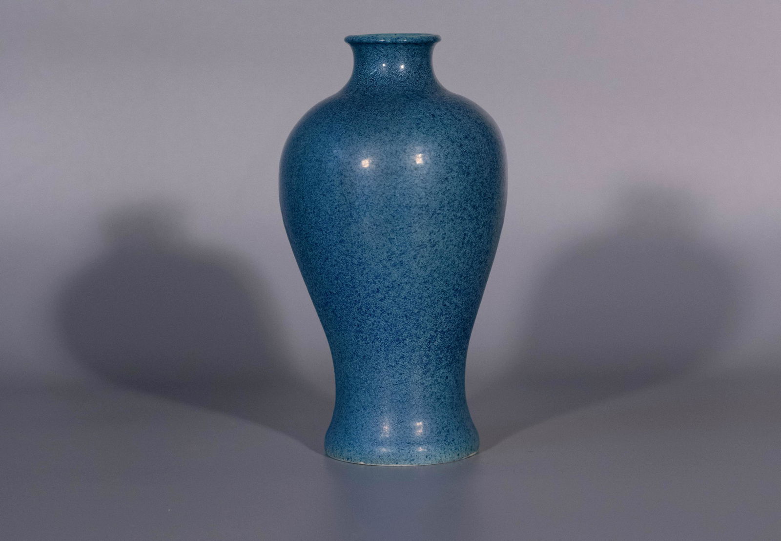 Qing dynasty, YONG ZHENG, Lu Jun glaze porcelain vase: H 19 cm