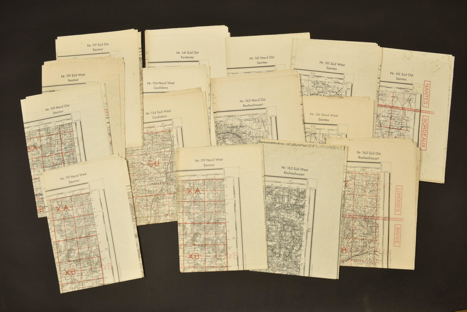 Ensemble de cartes allemandes. German maps.: Ensemble de cartes allemandes. Comprenant quatre cartes de Saintes datees 1942. Trois cartes de Rochechouart datees 1943 et 1944. Une carte de Fontenay datee 1943. Deux cartes de Confolens datees 1943