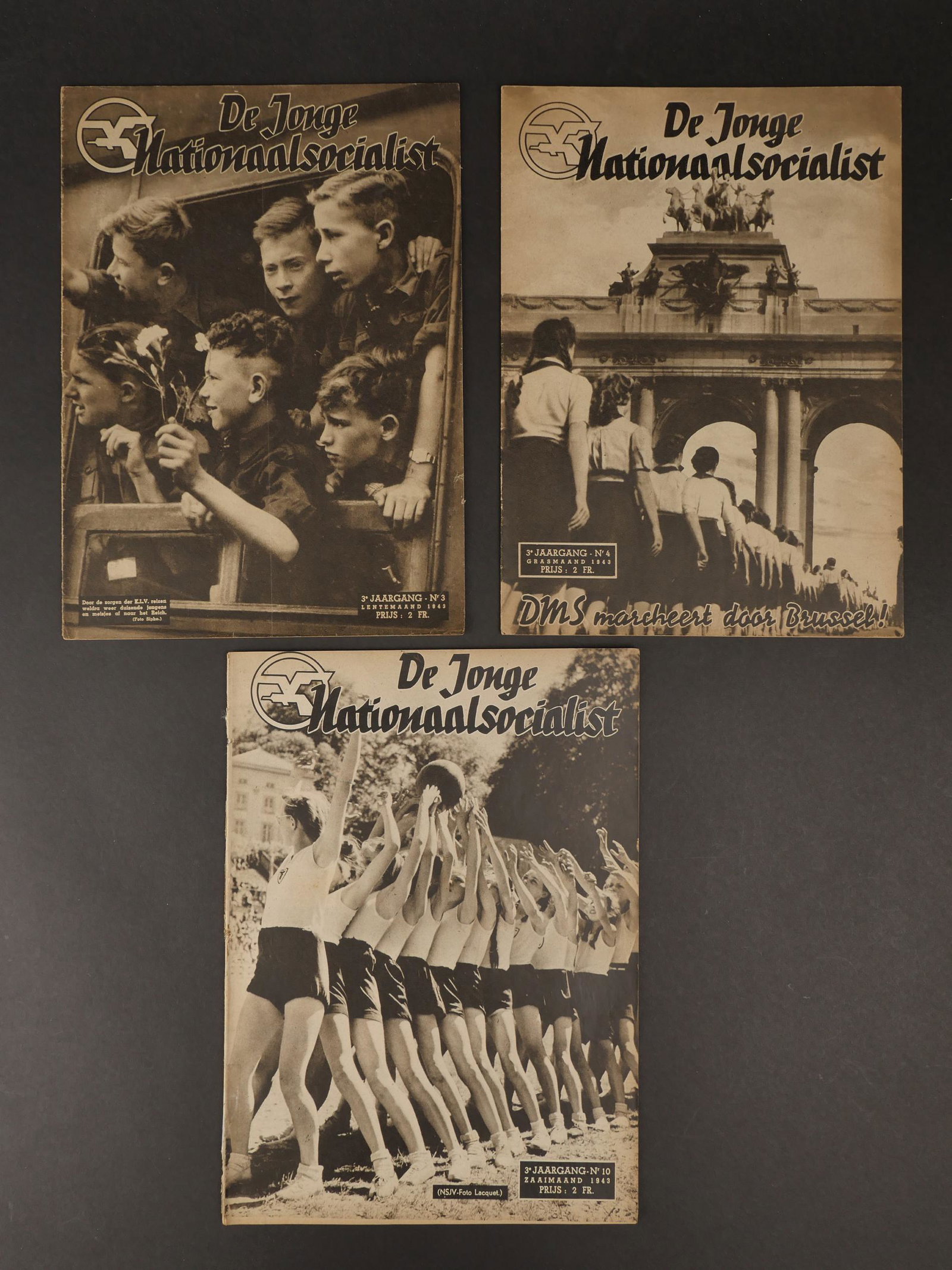 Journaux collaboration flamande. Newspapers Flemish collaboration.: Journaux De Blauwvoet. Trois numeros. Numero d avril 1943, juin 1943 et mars 1943. A noter une certaine usure et patine des pieces, ainsi que des manques et reparations. Etat II+. Newspapers De Blauwv