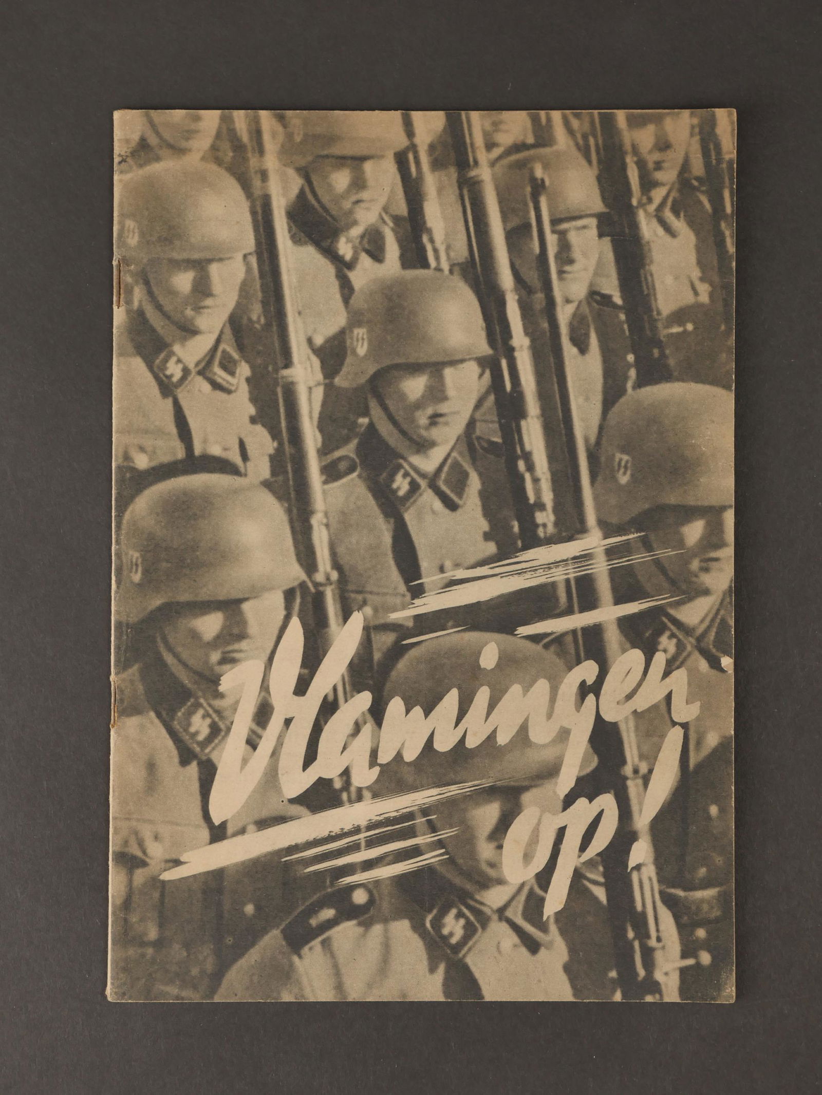 Livret SS flamand. Flemish SS booklet.: Livret SS flamand. Couverture en papier cartonne, bine marque Vlaminger Op. 30 pages. A noter une certaine usure et patine de la piece, ainsi que quelques discrets manques. Etat II+. More pictures on