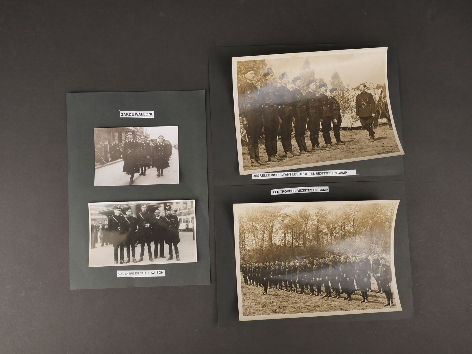 4 photos des Troupes Rexistes. 4 pictures of the Rexist troops.: 4 photos des Troupes Rexistes. Format 18X24, elles representent les troupes rexistes en camp. On y joint deux retirages de photo des Gardes Wallonnes. Interessant ensemble. Manques, pliures et salissu