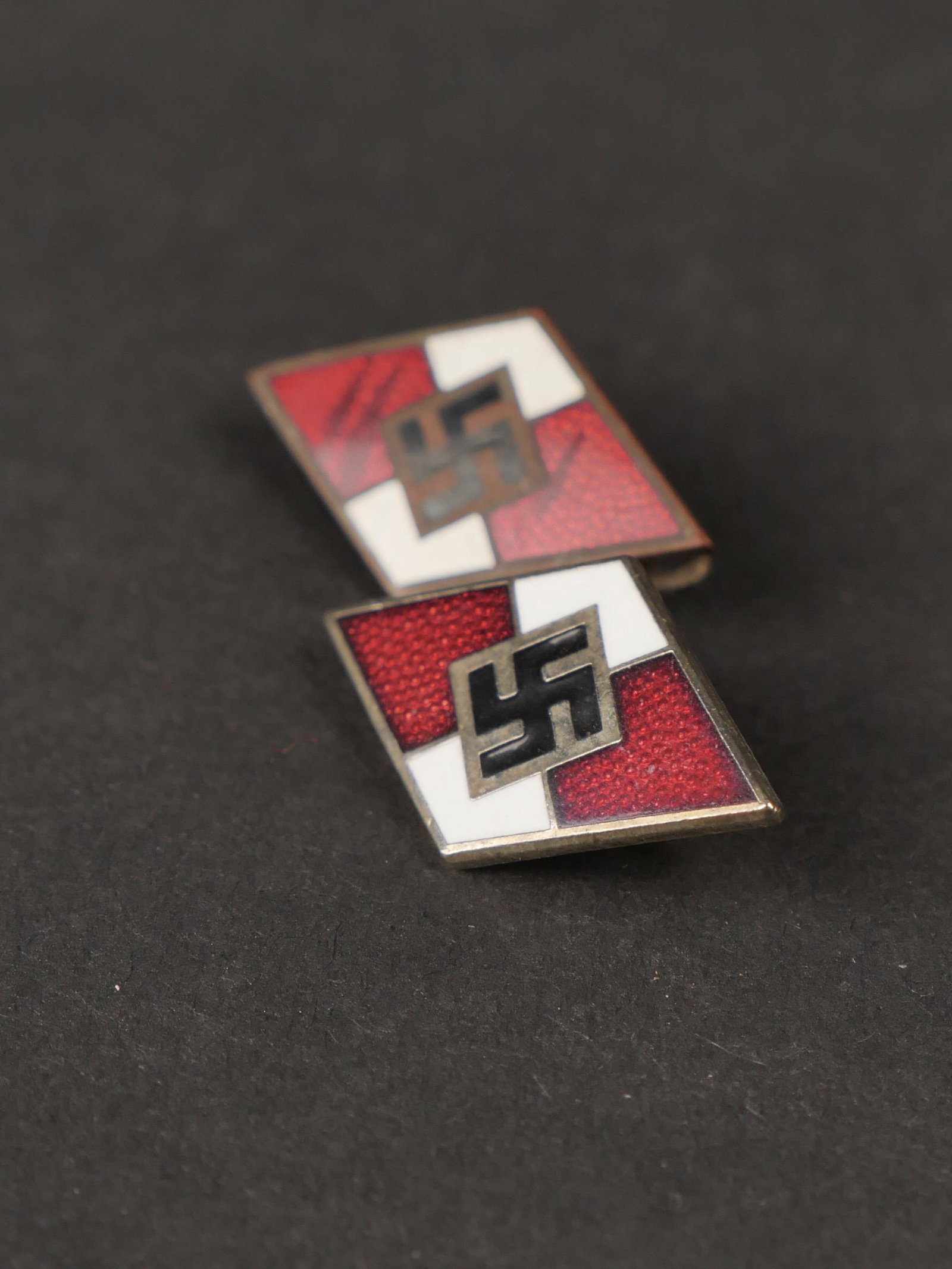 Insignes HJ. HJ badges.: Insignes Hitlerjugend. Comprenant deux insignes pour coiffure en metal emaille. Fabrication RZM M1/12, correspondant au fabricant Gebr Hahn Ludenscheid, et RZM Ges Gesch. Les attaches sont completes. 